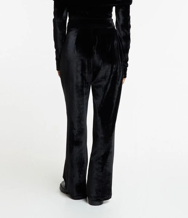 Calça Pantalona em Veludo com Pregas Preto | Renner (BR)