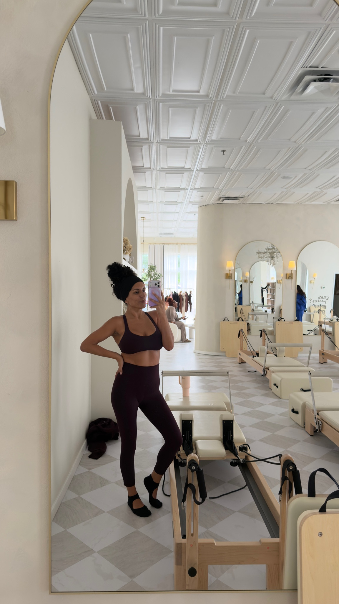 this color?? obsessed. flattering, holds everything in, and moves with me the whole class 🤎 easy favorite lately 👉🏽 SHOP HERE

#activewearlook #pilatesfit #workoutstyle #athleisureoutfit #gymoutfit #matchingset #fitnesswear #neutraltones #wellnessroutine #outfitinspo


#LTKootd #LTKmorningroutine #LTKfitnessgoals