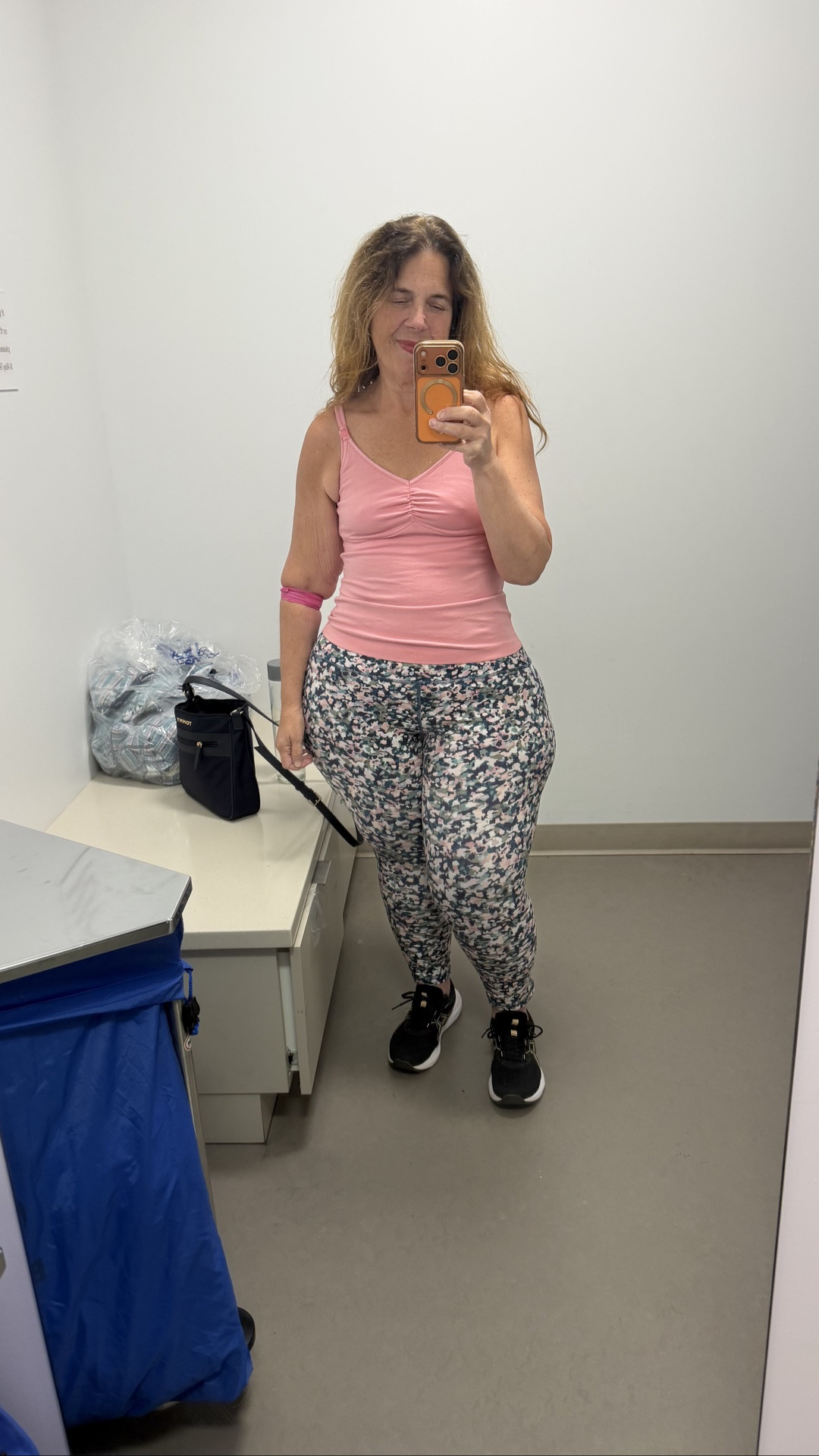 OOTD - post op testing edition #surgicalrecoveryisnojoke
#womenhealthmatters

#LTKootd #LTKOver40 #LTKMidsize