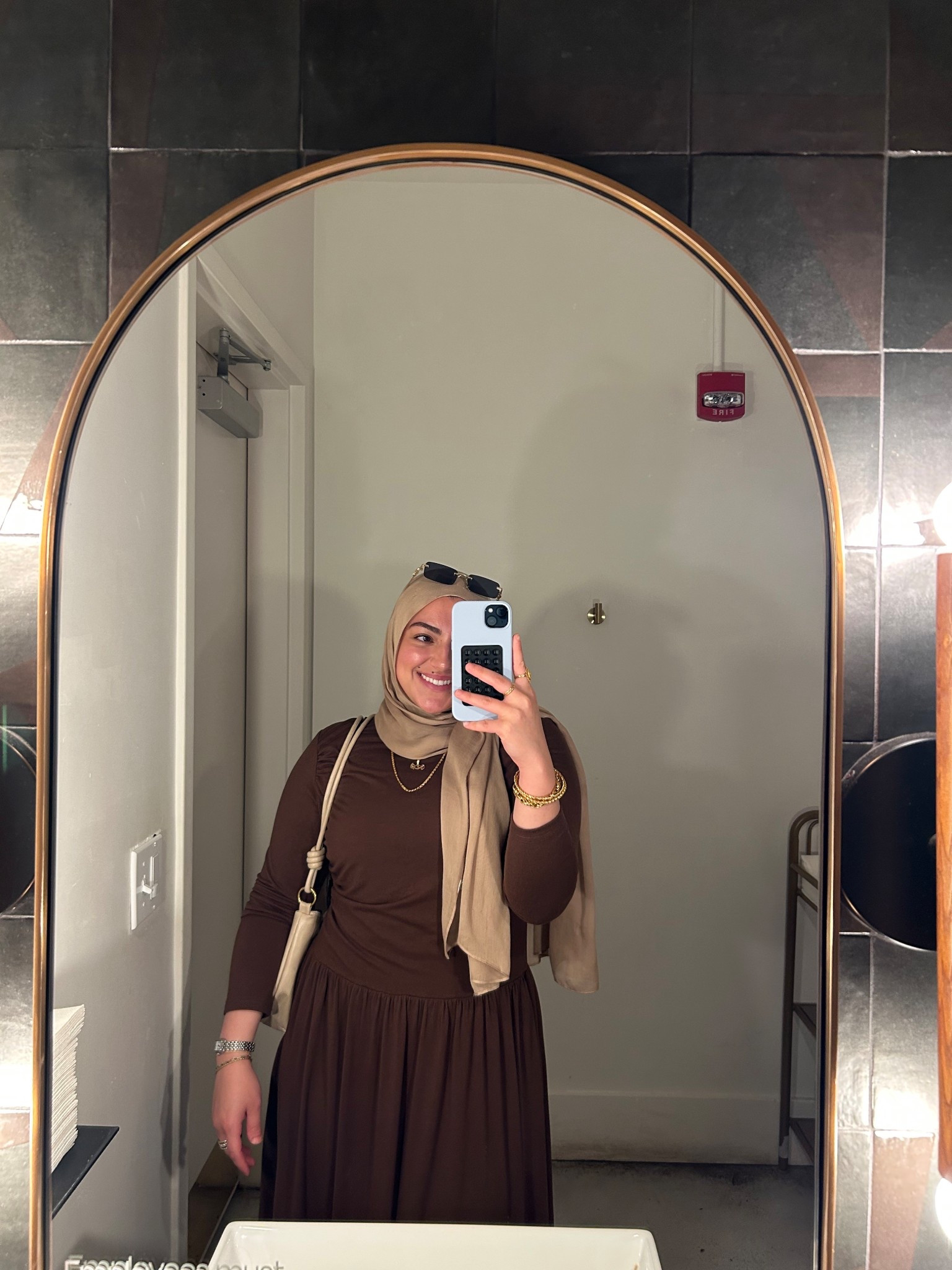 Perfectttt dress for summer! Loose jersey material with pockets and it’s so flattering! 

I sized up for a loser fit 