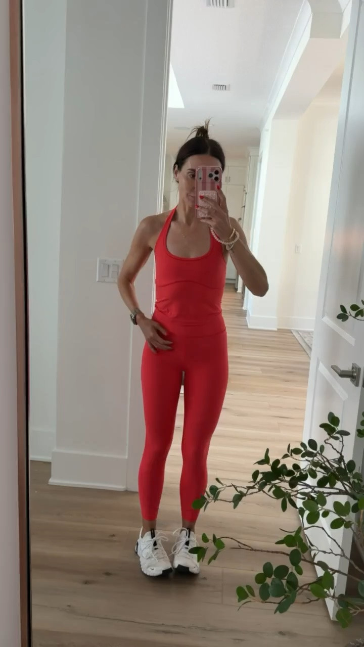 This workout set is one of my favorite activewear finds. The fit is so flattering, the color is gorgeous, and it’s comfortable enough for workouts, walks, or running errands.

Matching workout set, Activewear, Gym outfit, Athletic wear, Running errands outfit, Workout clothes, Nike sneakers, Fitness style, Summer activewear, annabrstyle

#LTKootd #LTKSeasonal #LTKOver40