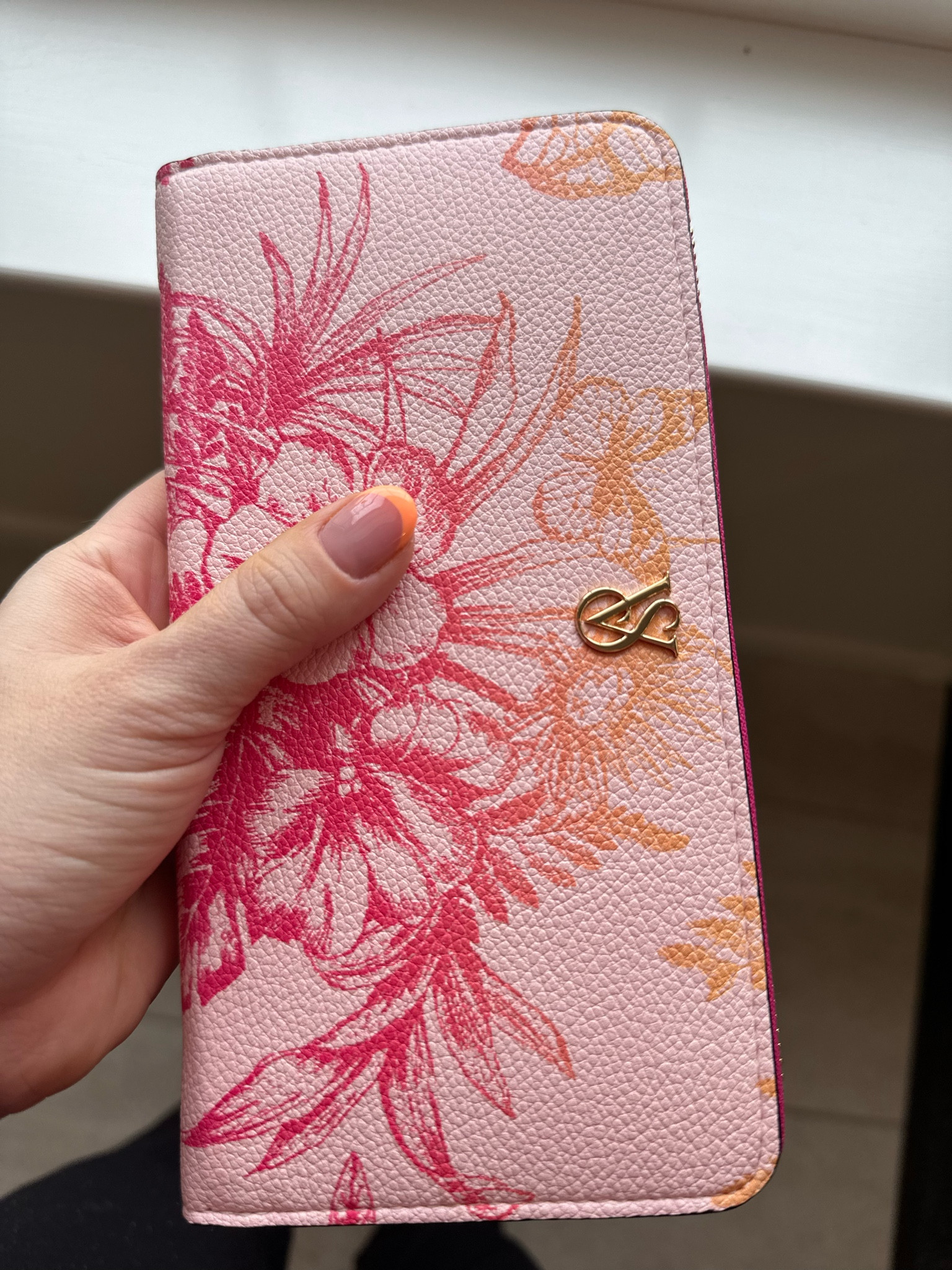 Beautiful tropical spring and summer wallet comes in weekend handbag and wrist wallet size 

#LTKSeasonal #LTKStyleTip #LTKTravel