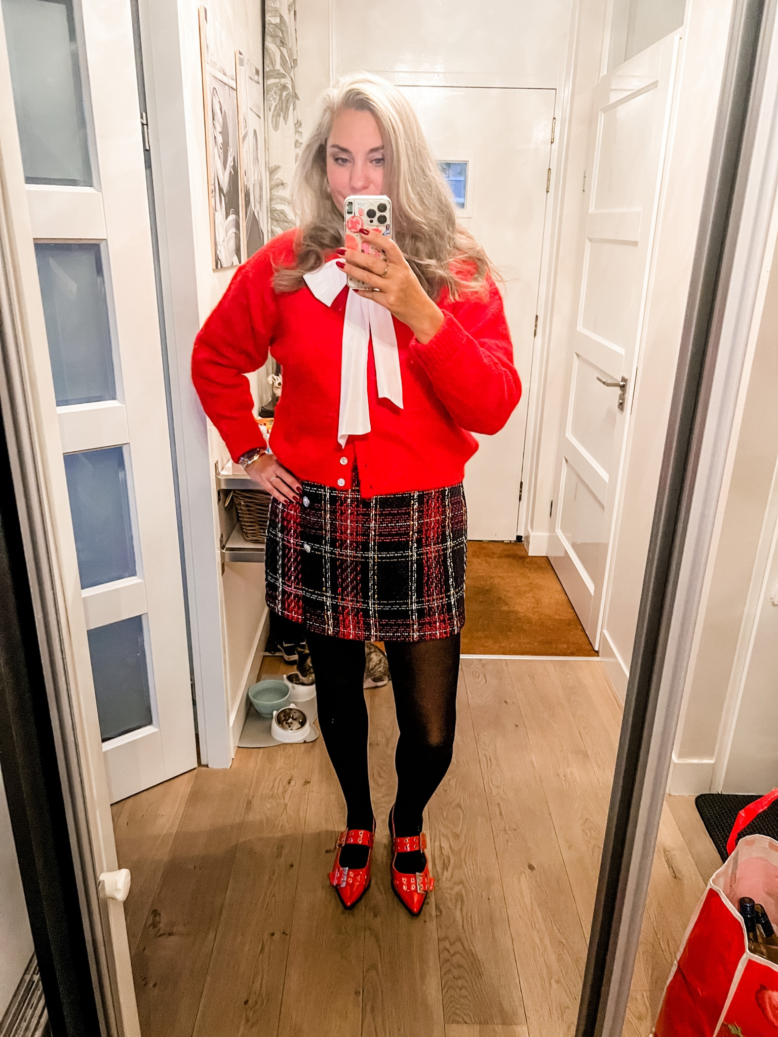 Ootd - Monday. Red cardigan (Je m’appelle), white blouse with bow (Only), plaid bouclé mini skirt (Primark), black tights and red Mary Jane’s 



#LTKstyletip #LTKeurope #LTKautumn