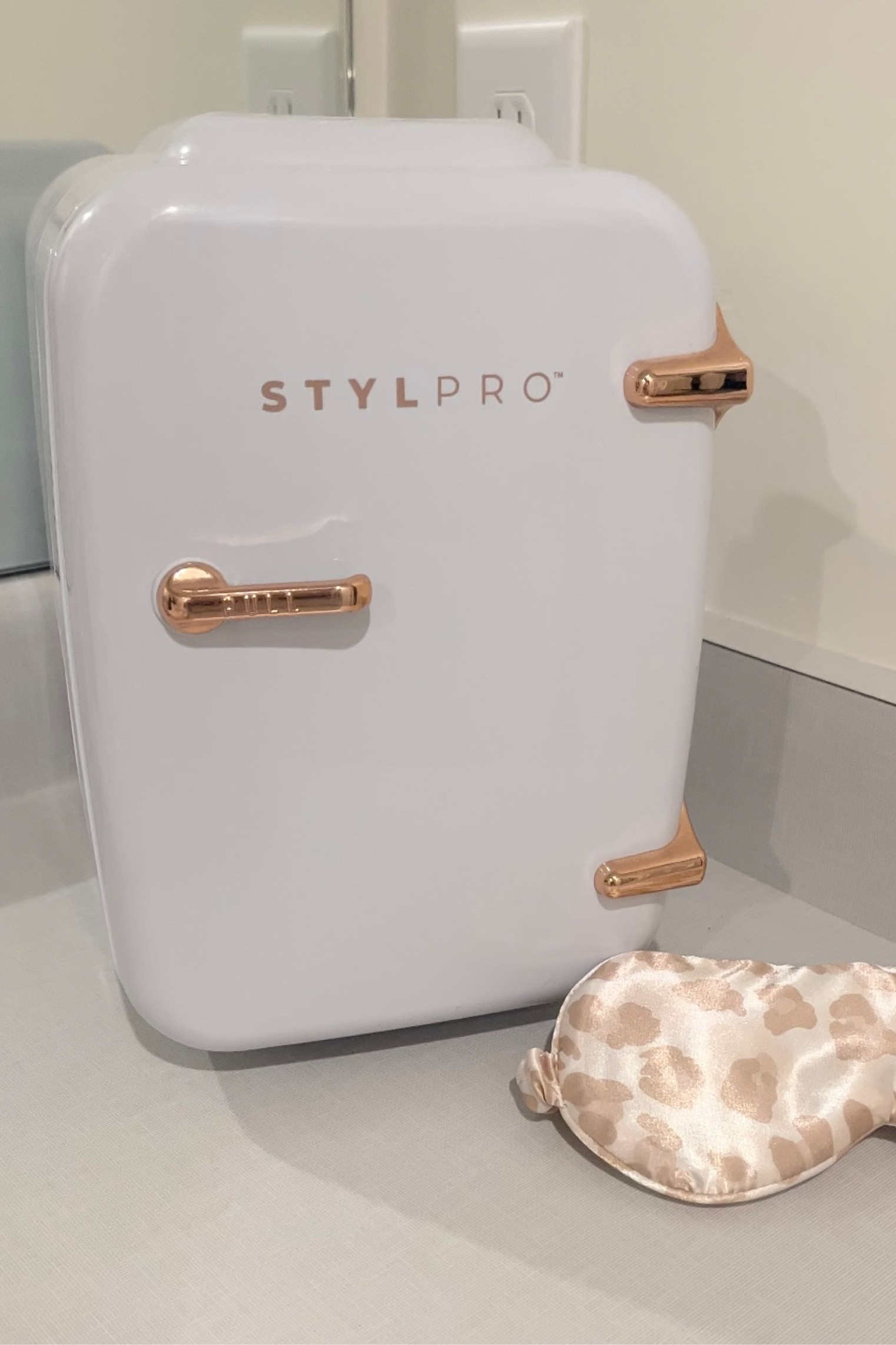 I’ve had my mini skincare fridge for 3 years and I love it! If you’re looking for a great gift for a skincare connoisseur or for yourself, this is perfect!
🤍
Skincare Fridge, Makeup Fridge, Mini Fridge, Girl Gift, Teen Gift, Women Gift, Christmas Gifts, Gift Guide

#LTKGiftGuide #LTKHolidaySale #LTKbeauty