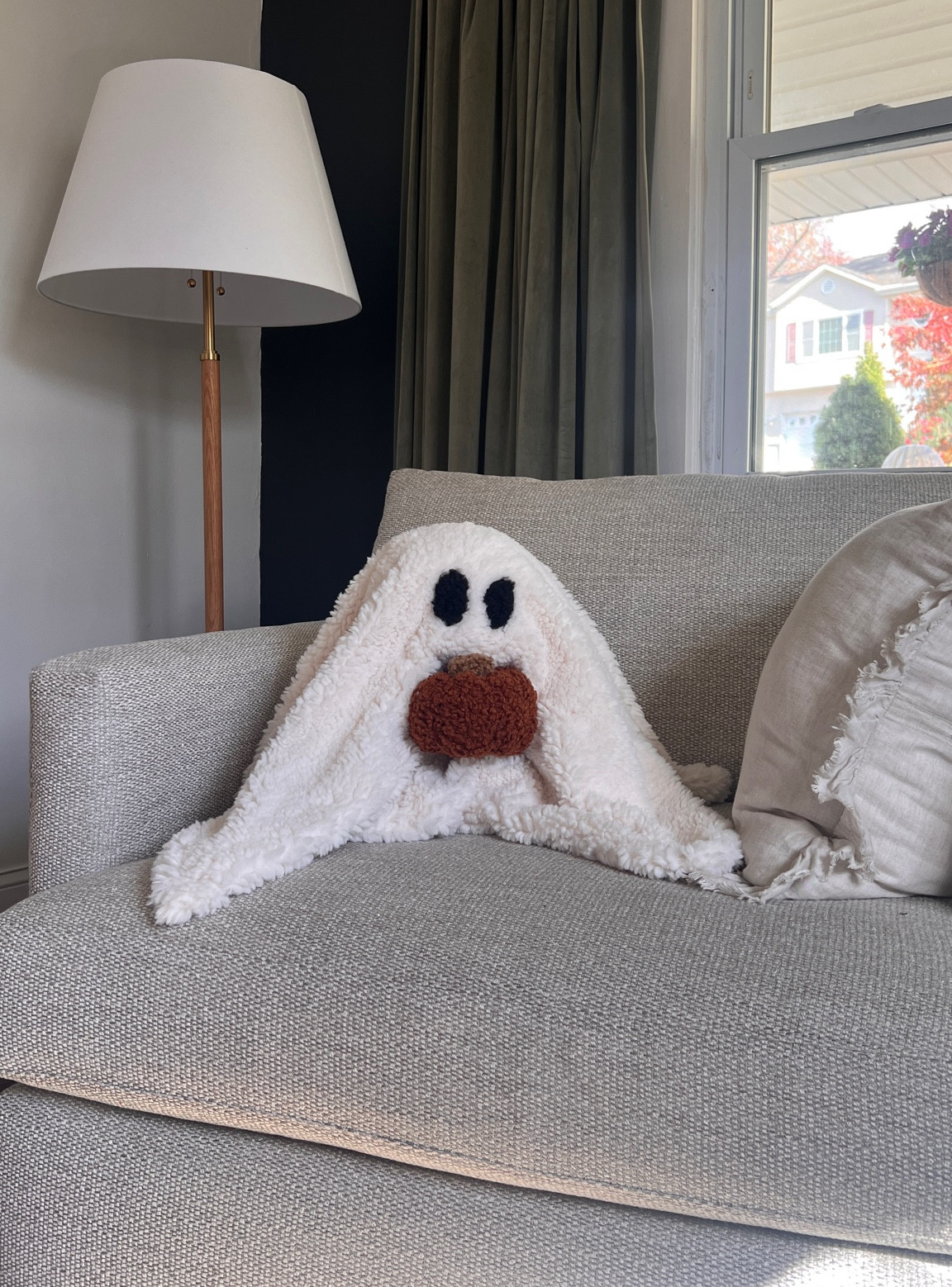My daughter Natasha is going to freak out! The Gus the Ghost pillow from Pottery Barn clearance just arrived, and he’s adorable—great quality and so substantial. Highly recommend grabbing one while they’re still on sale! 👻✨”
