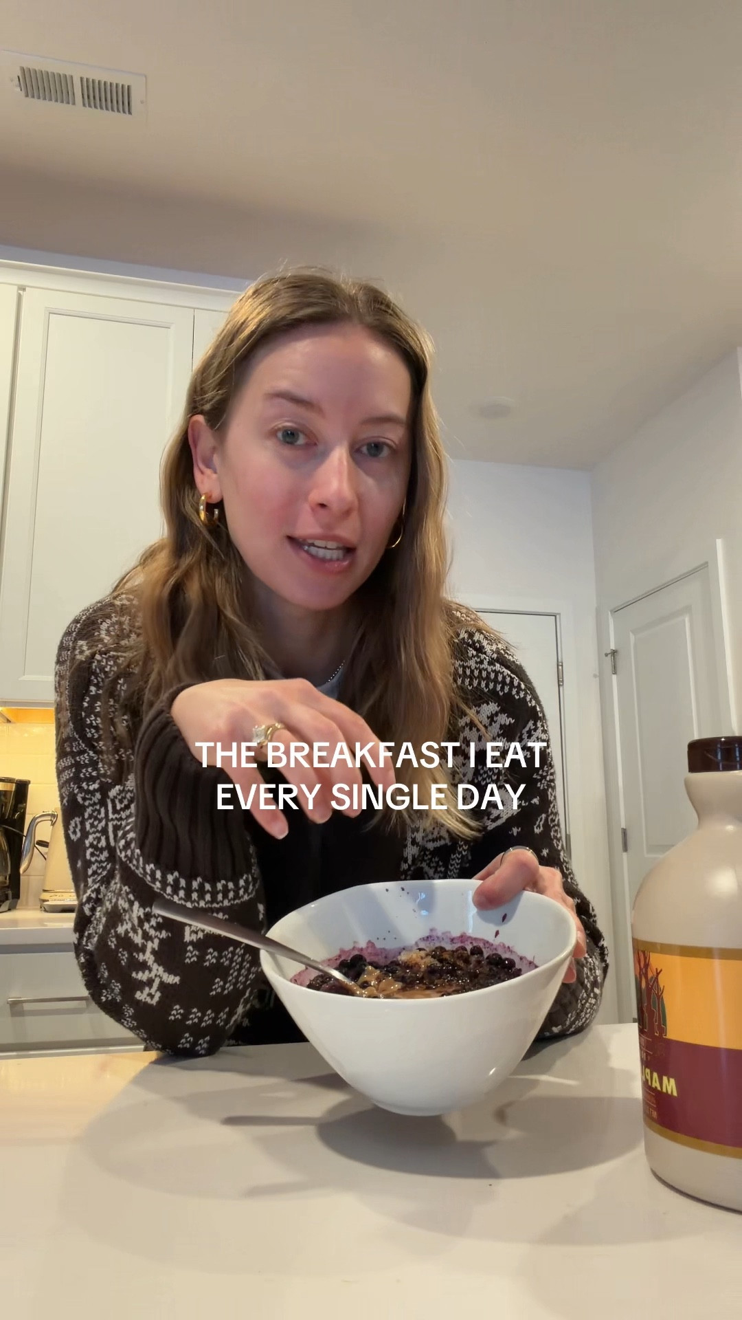 2/23/26 My everyday breakfast lately: blueberry maple oatmeal 🤍 Always a 10/10, simple, cozy, and something I genuinely look forward to every morning.

Also linking the same Abercrombie lounge set + brown cardigan I shared before!

#LTKmorningroutine #LTKootd #LTKfoodie