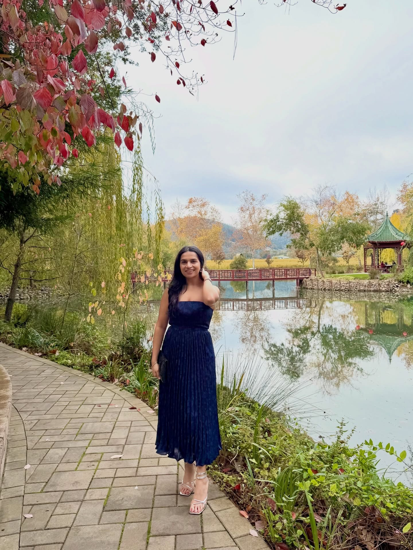 Somewhere between pumpkin spice and peppermint season 🎃🌲💃🏻

And this gorgeous outfit from @lulus 💙

.

.

.

.

.

.

.

.

.

#lovelulus #lulusambassador #dresses #winteroutfitideas #neverendingfoootsteps