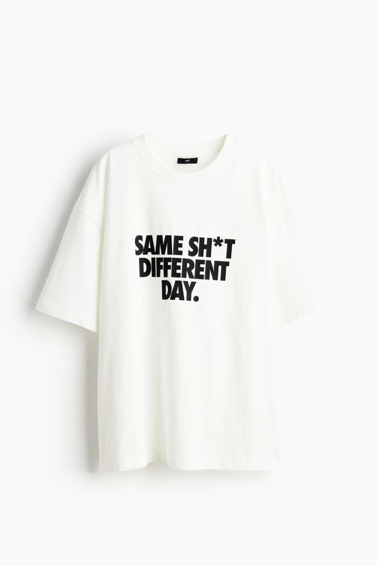 Loose Fit Printed T-shirt - Round neck - Short sleeve - White/Same Sh*t - Men | H&M GB | H&M (UK, MY, IN, SG, PH, TW, HK)