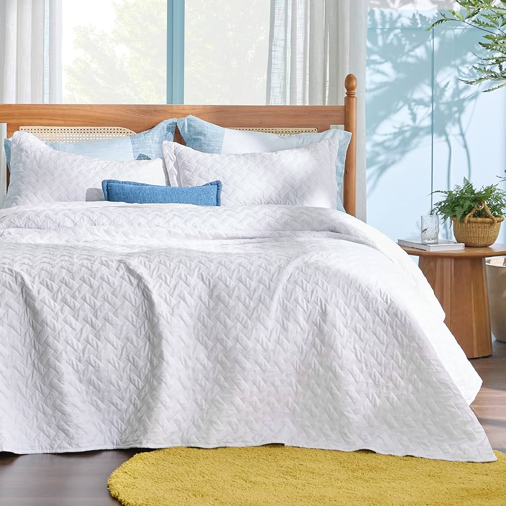 Bedsure Twin Quilt Set Dorm Bedding - Lightweight Summer Quilt Twin/Twin XL - White Bedspread Twi... | Amazon (US)