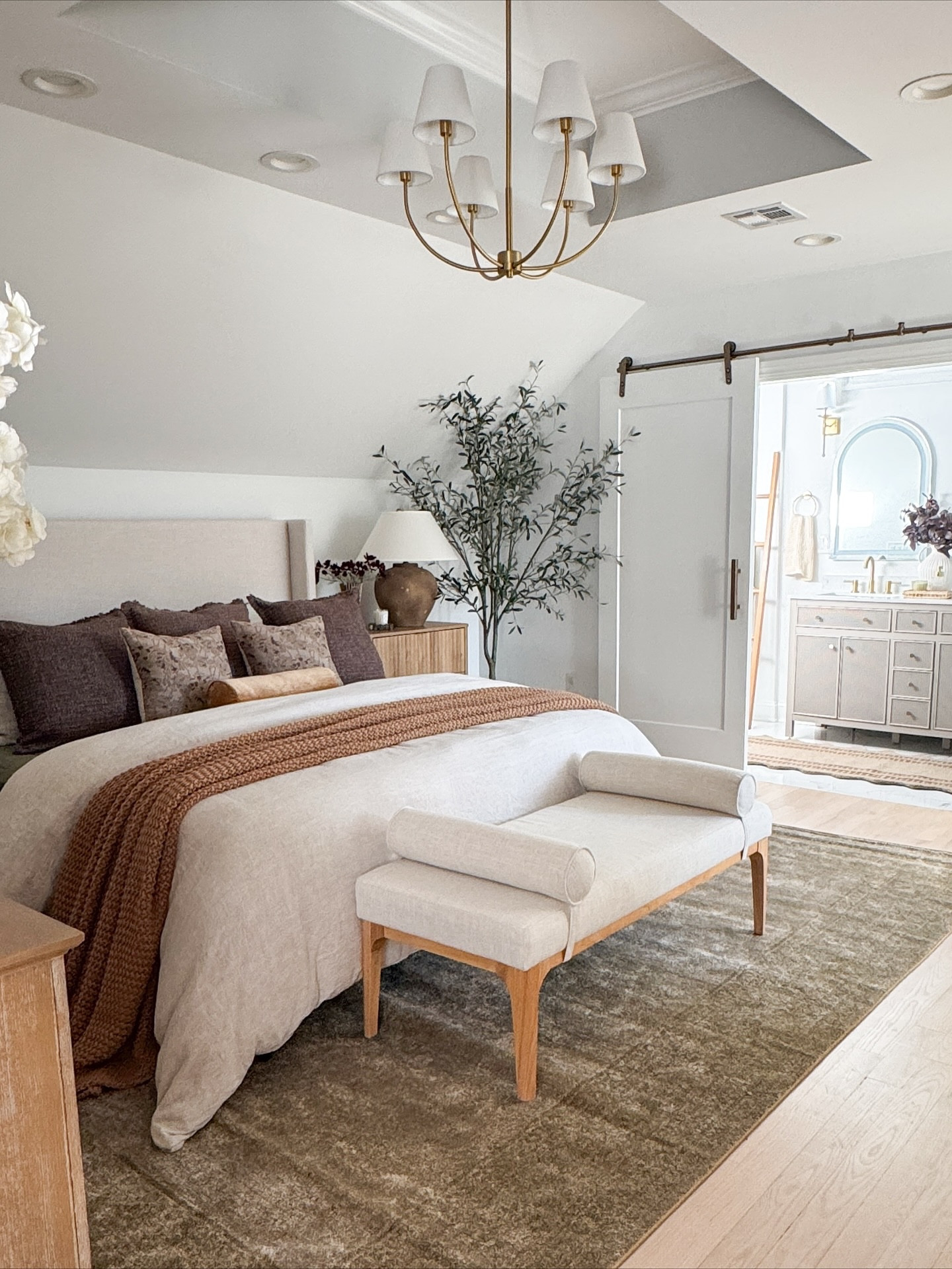 Your most-loved finds lately 🤎 

From my recent bedroom setup (still can’t get over that moody rug!) to cozy home accents, fall tablescape inspo & latest moodboards finds, these are all the pieces you’ve been loving most.

Plus so many of my favorites home finds from @wayfair are on sale right now as part of Way Day now through 10/29.🎉



#wayfair #wayday #ltkhome #interiordesign #neutralhome

#LTKHome #LTKSaleAlert #LTKSeasonal