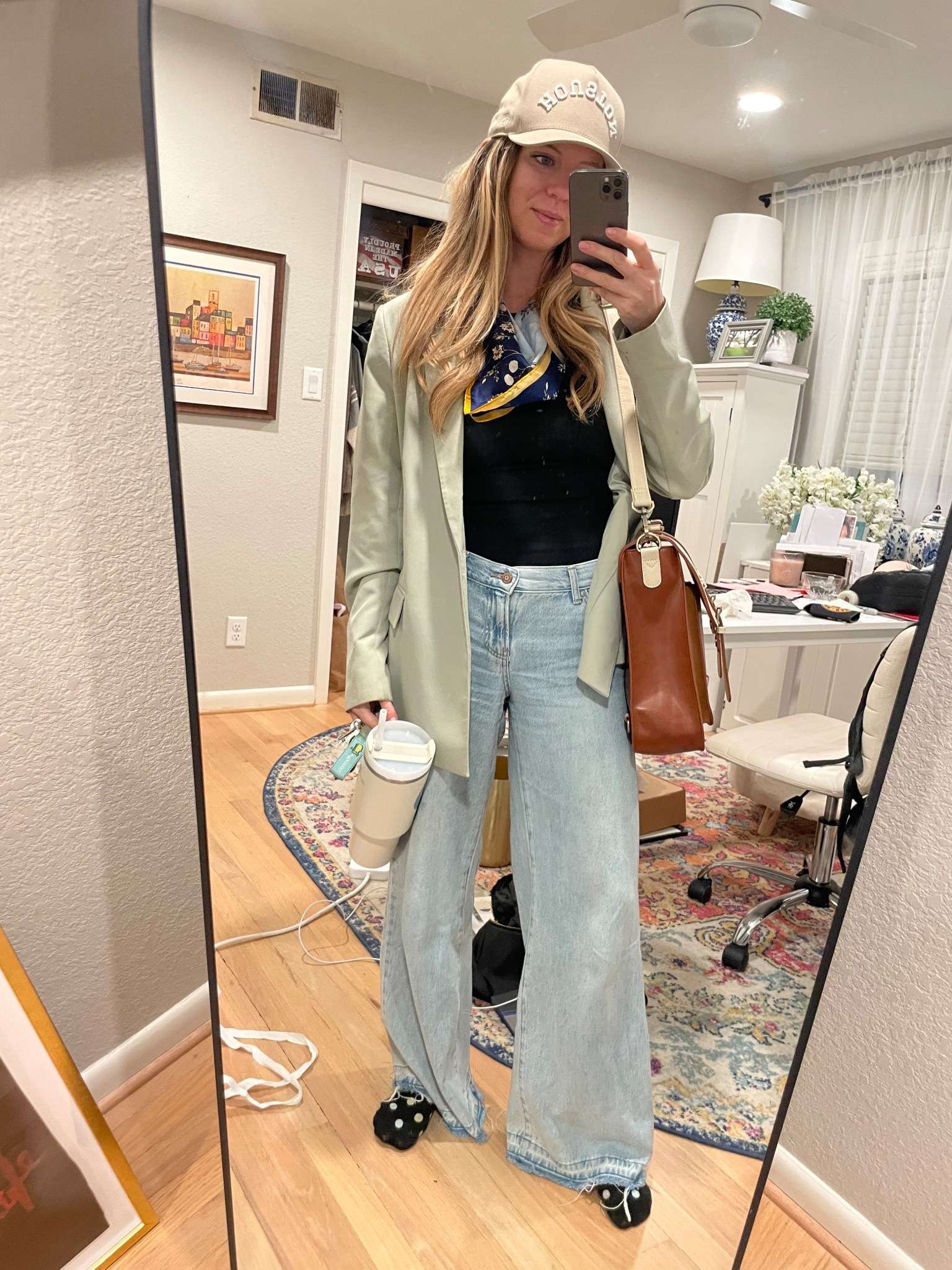 Comfy Friday look. Italian leather backpack. Amazon The Drop sage blazer. Silk scarf. Decker Co hat.
Similar styles linked.


#LTKStyleTip #LTKFindsUnder50 #LTKWorkwear