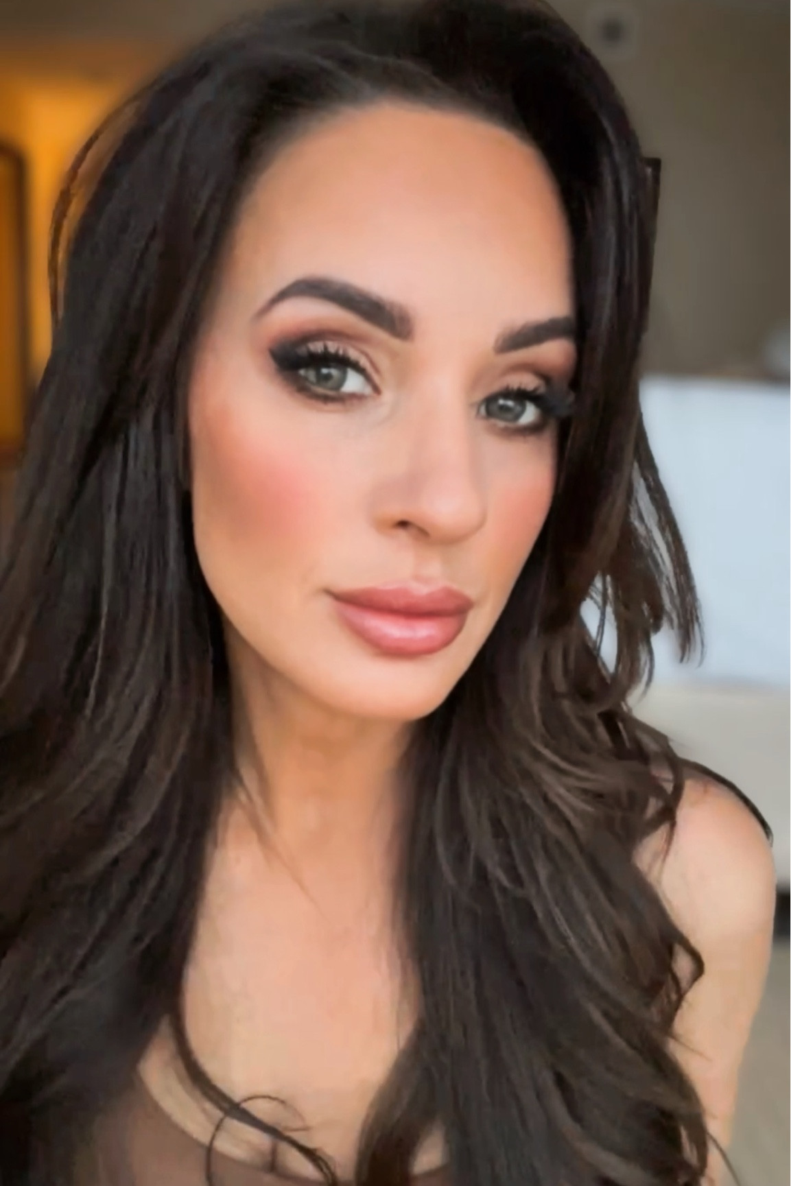 My Go-To Glam Makeup Look from the Philly Mag Influencer Awards is HERE!

Every product shared in the video is linked through my LTK shop [Michele.Thebeautysnitch]. Below I’ve shared the exact shades and colors I personally use for each product along with a breakdown of the color order I apply my eyeshadow.

Foundation: Medium Cool 30
Contour Stick: WSR04 Medium 
Concealer: Light Neutral 22N
Cream Blush: Cheeky
Contour Powder: 4 Deep
Powder Blush: Got Me Blushing
Eyeshadow: Classic Matte Palette
Brow Pencil: Dark Brown
Lip Liner: Medium - 2
Lip Gloss: Pillow Talk

Eyeshadow Order:
Upper Lid—
Natural
Base
Rust
Umber
Chocolate 
Lower Lid—
Chocolate 
Umber 



#LTKFindsUnder50 #LTKBeauty #LTKOver40