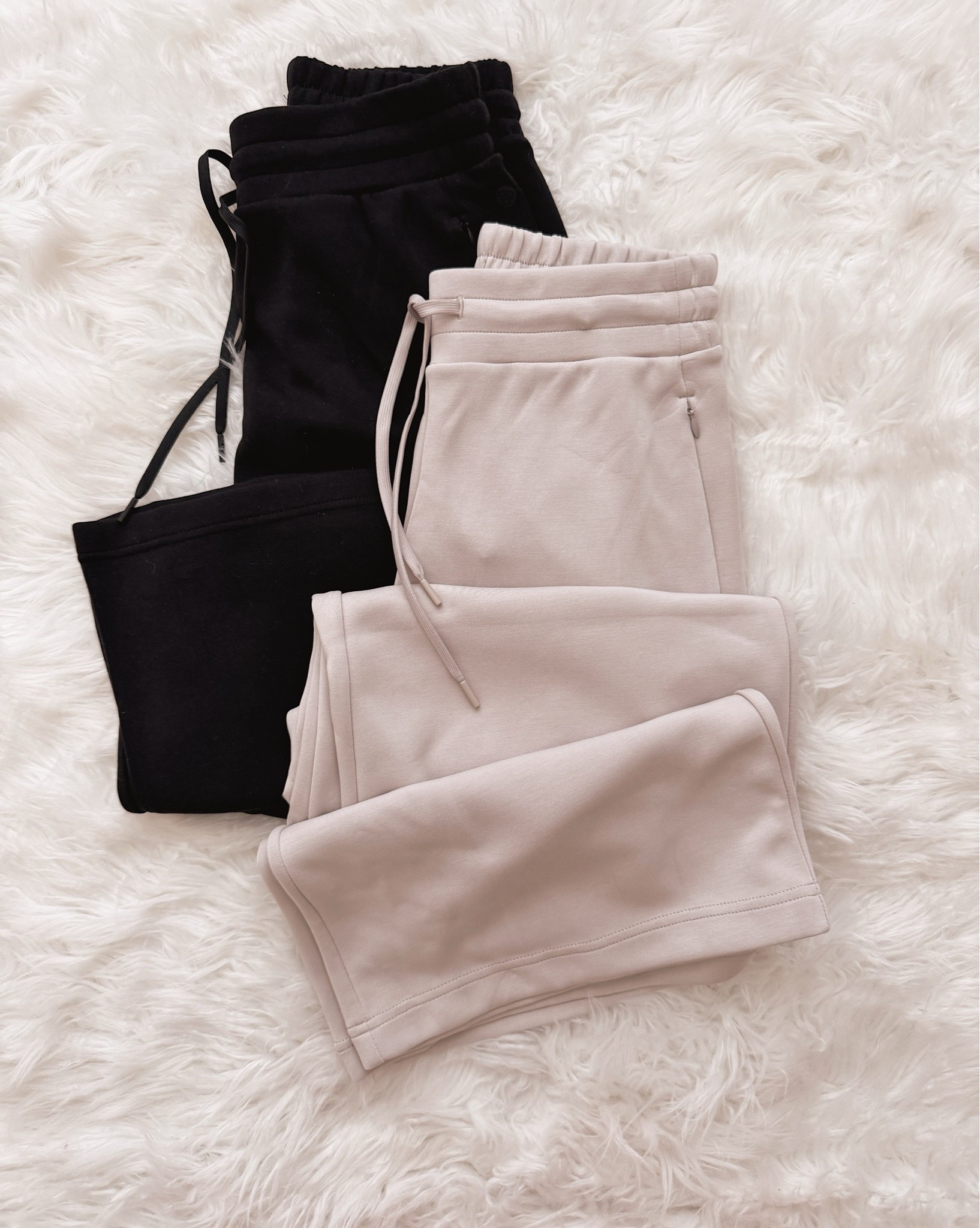 These are my ride-or-die loungewear staples that actually make staying home feel like a personality.

cozy sweatpants women fleece joggers fall winter casual comfortable lounge

#LTKActive #LTKSaleAlert #LTKOver40