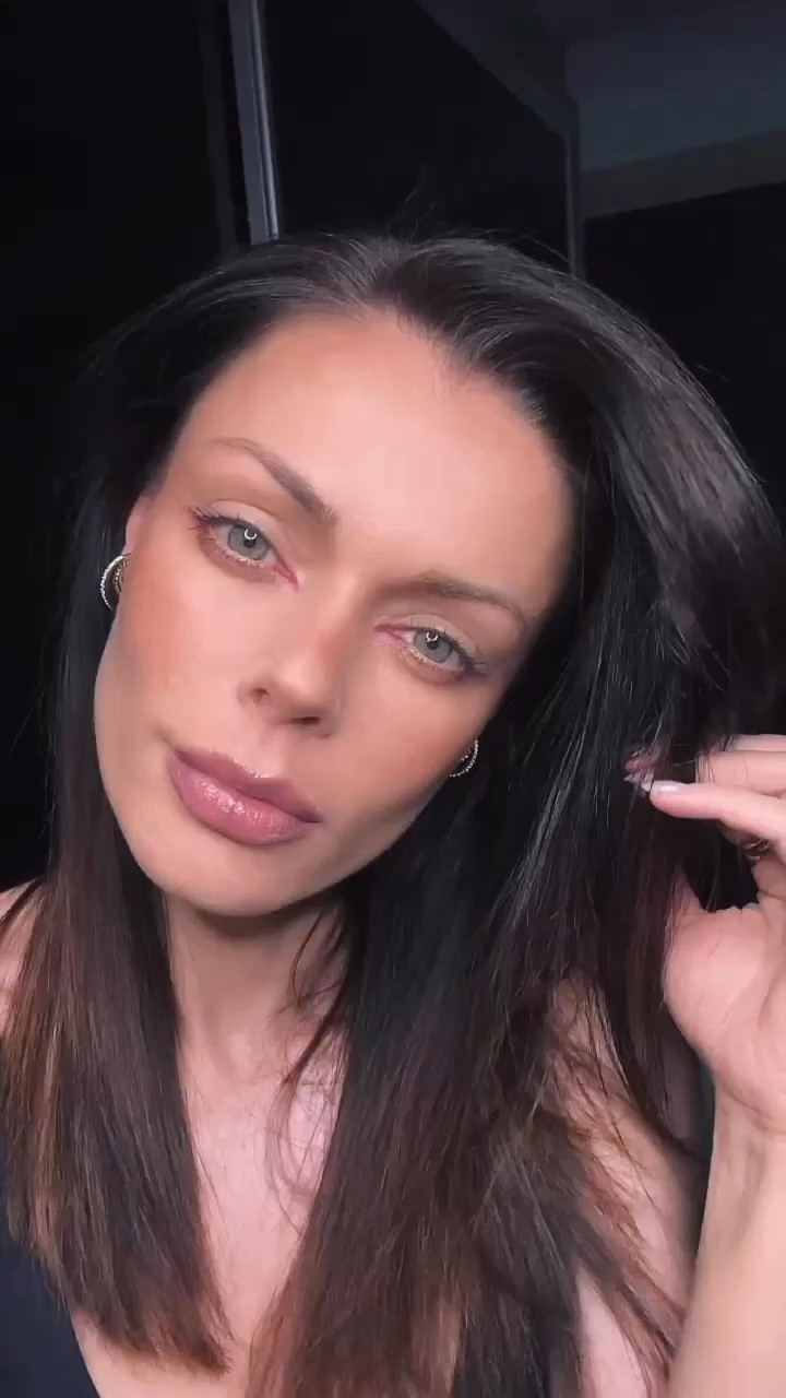 Liner & lips. 
Com bons e baratos da shopee.
Lapis dapop é o n7
E o lapis batom duo unimakeup é o roxo e marrom. 
O pincel é o keramik 363 n4, um pouco maior do que o 0. Tenho os 2 e são ótimos.

#LTKbrasil #LTKbeauty #LTKstyletip