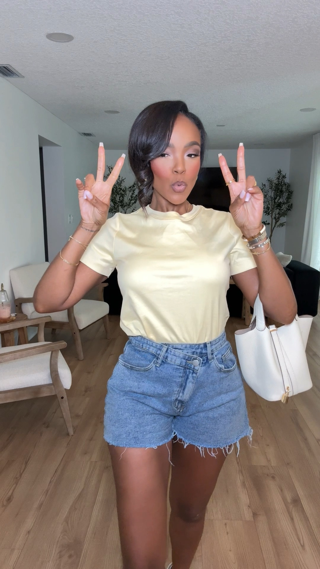  Camp Counsler Kira 😂 

Size small  I’m 5’4 | 140lbs | 36D -27 -40  • IG & YT: kirasfashionfinds TT: kiraabboud  

#LTKItBag #LTKShoeCrush #LTKStyleTip