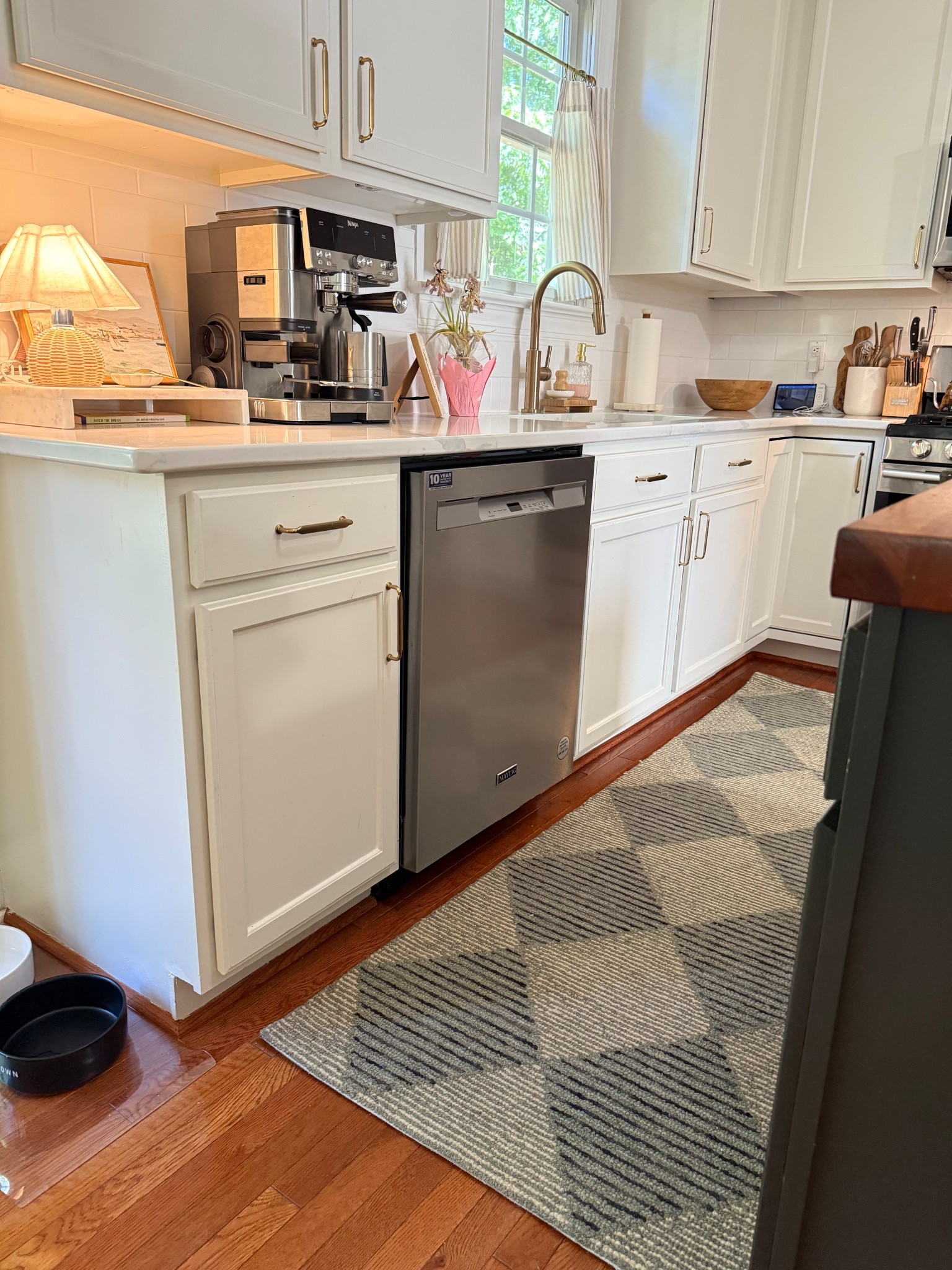 Would it be weird to have this rug in every room!? I love it that much 😅

#LTKHome #LTKSeasonal #LTKStyleTip