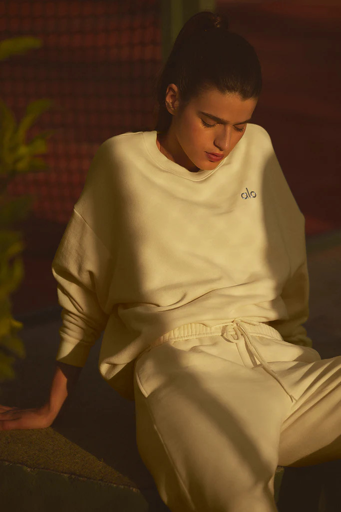 Accolade Crew Neck Pullover | Alo Yoga (US)