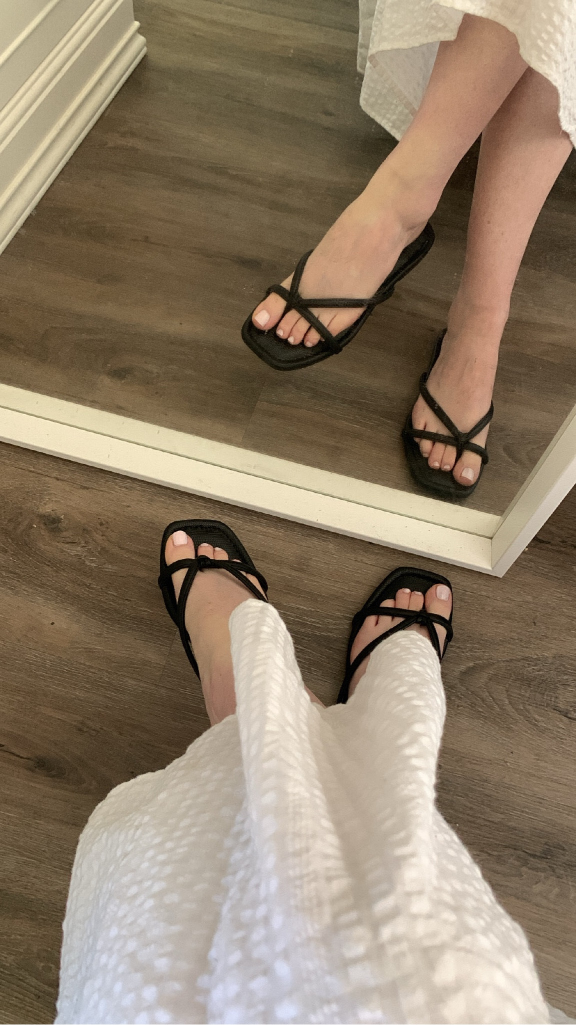 Black sandals, sandals, flip flops, summer shoes, black shoes, flats. 

#LTKsummer #LTKshoes #LTKpartywear