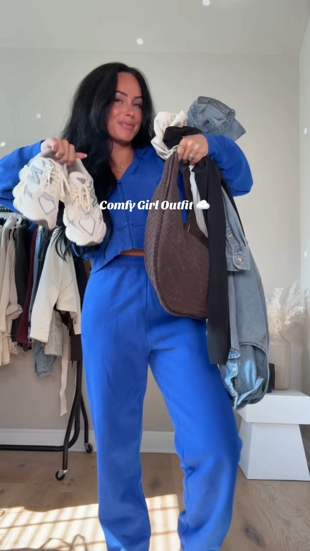 Comfy girl outfit for the cold season ❄️🖤 I will have it on my LTK in the “outfit inspo” section! 

My sizing 5’7, 145lbs, 32dd
I’m wearing size small tops, size 4 leggings 

#LTKgrwm #LTKootd #LTKU