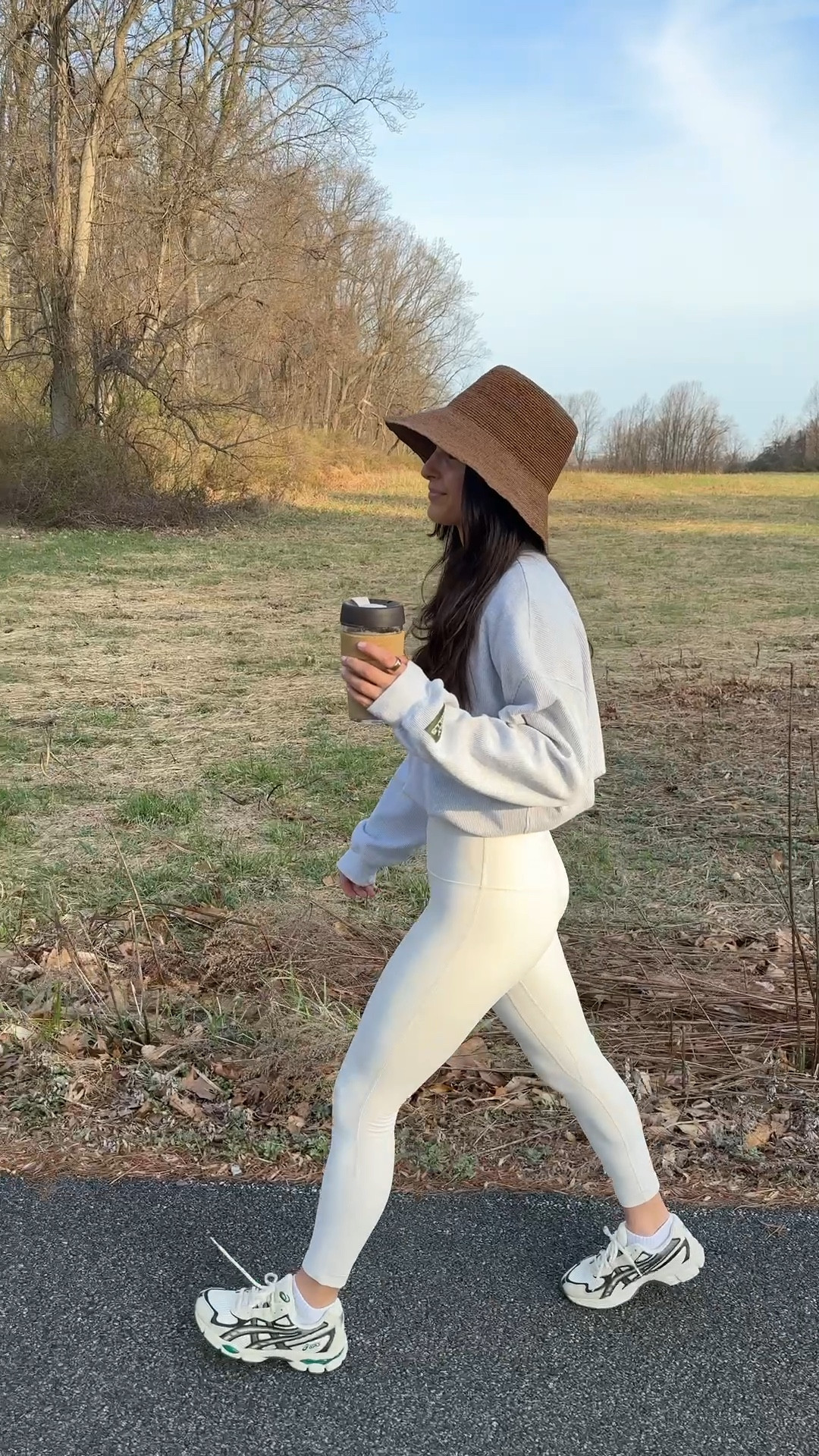 wearing size XS/S in thermal, size 4 in leggings and size S in sun hat! 