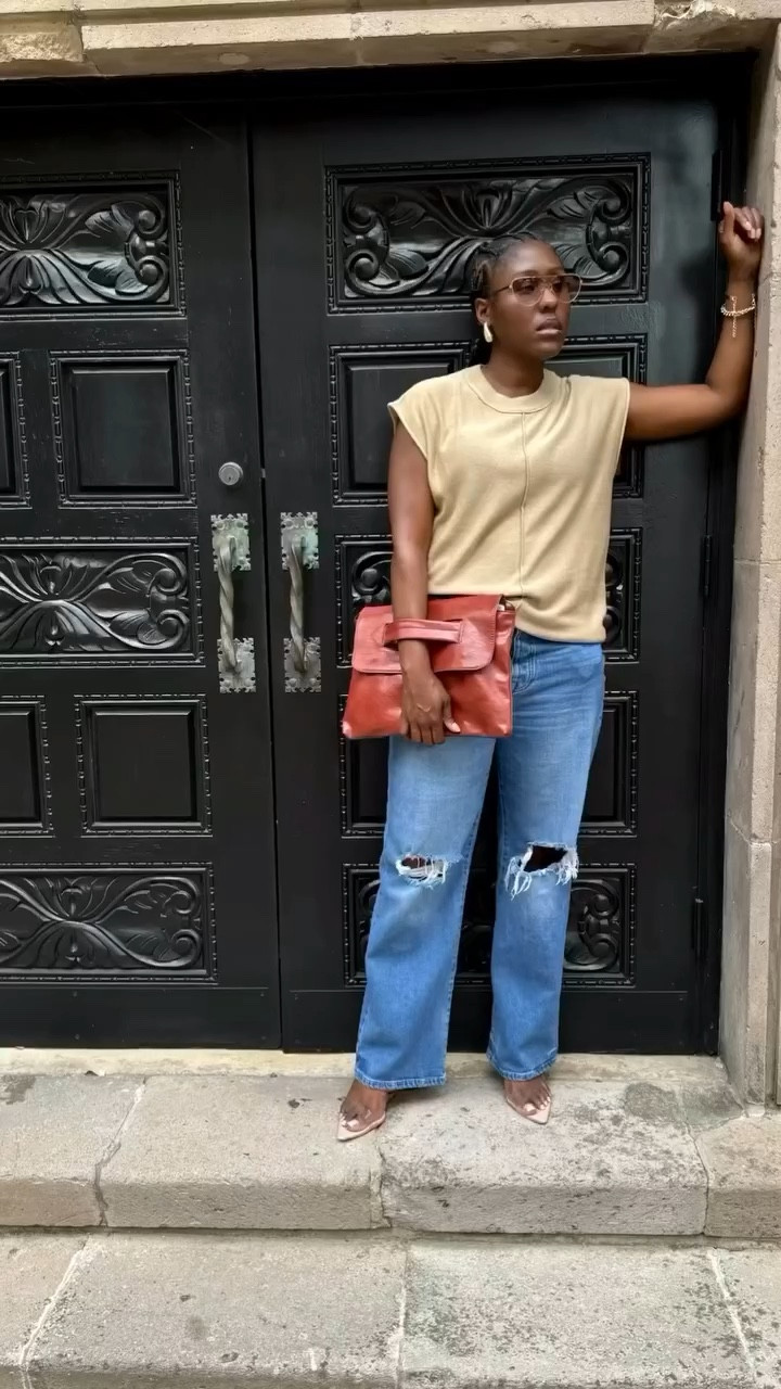 I don’t know about you but transitioning to the fall here in Texas looks a Little something like this. With the cooler mornings and warmer days I would say this sleeves sweater from @dressinsocial captures what fall looks feels like for me right now. 

Now let’s get into this bag. I’ve really become a “bag lady”. Lol. I’ve never been one to switch up my purse but I have fallen in love with accessorizing my fits with a good bag. This one was a super affordable purchase from shien. Check out my @linktr.ee for the links to these products. 

Shirt: @dressinsocial 
Jeans: @forever21 
Shoes: @thriftgiant 
Purse: @sheinofficial 
Jewelry: @shopmissa 
Shades: @cititrends 
Hair: @krissypoohairview 
.
.
#reelsinstagram #reels #fashion #ootd #grwm #falltransitionoutfit #fallfashiontrends #fallfashion #falloutfits #fashionreels #dallasblackbloggers #dfwinfluencer #dfwinfluencers #clothinghaul #styleinspo #fashionseries #tryonhaul #lookbook #outfitinspiration #fashionstyle #fashionblogger #blackfashionista #dallascontentcreator #ugc #ugccreator #ugccommunity #ugcexample
