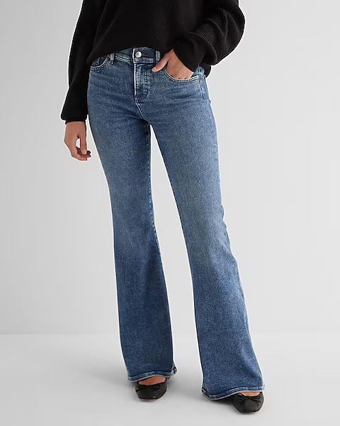 Mid Rise Medium Wash '70s Flare Jeans | Express