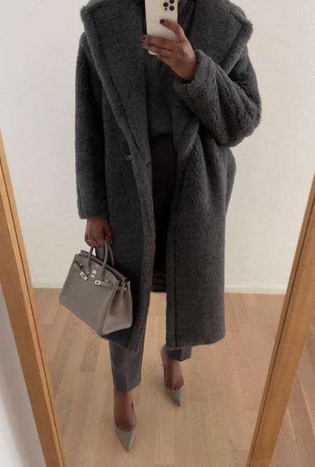 Grey Max Mara Teddy coat 🩶🩶🩶

#LTKeurope #LTKSeasonal #LTKstyletip