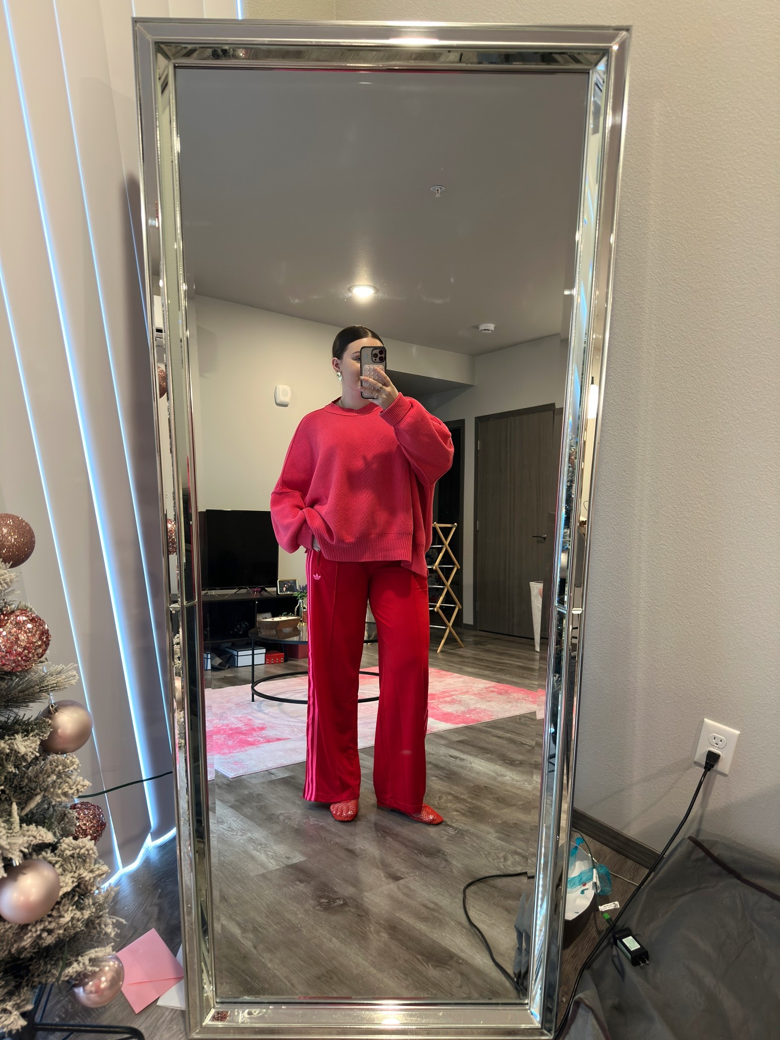 Comfy and casual Valentine’s Day outfit! I love a red and pink look especially when it includes a big sweater 💗

I’m wearing a S sweater, L pants and size 9 flats

#LTKMidsize #LTKootd #LTKValentine
