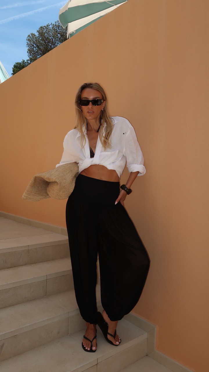 Changed to go to the pool

Pants @camilacoelhocollection 
Top @aexae
Bag @mondayswimwear 
Slides @havaianas.us

travel outfits, resort wear 2026, spring outfits 2026, vacation outfits beach

#LTKSwim #LTKSaleAlert #LTKTravel