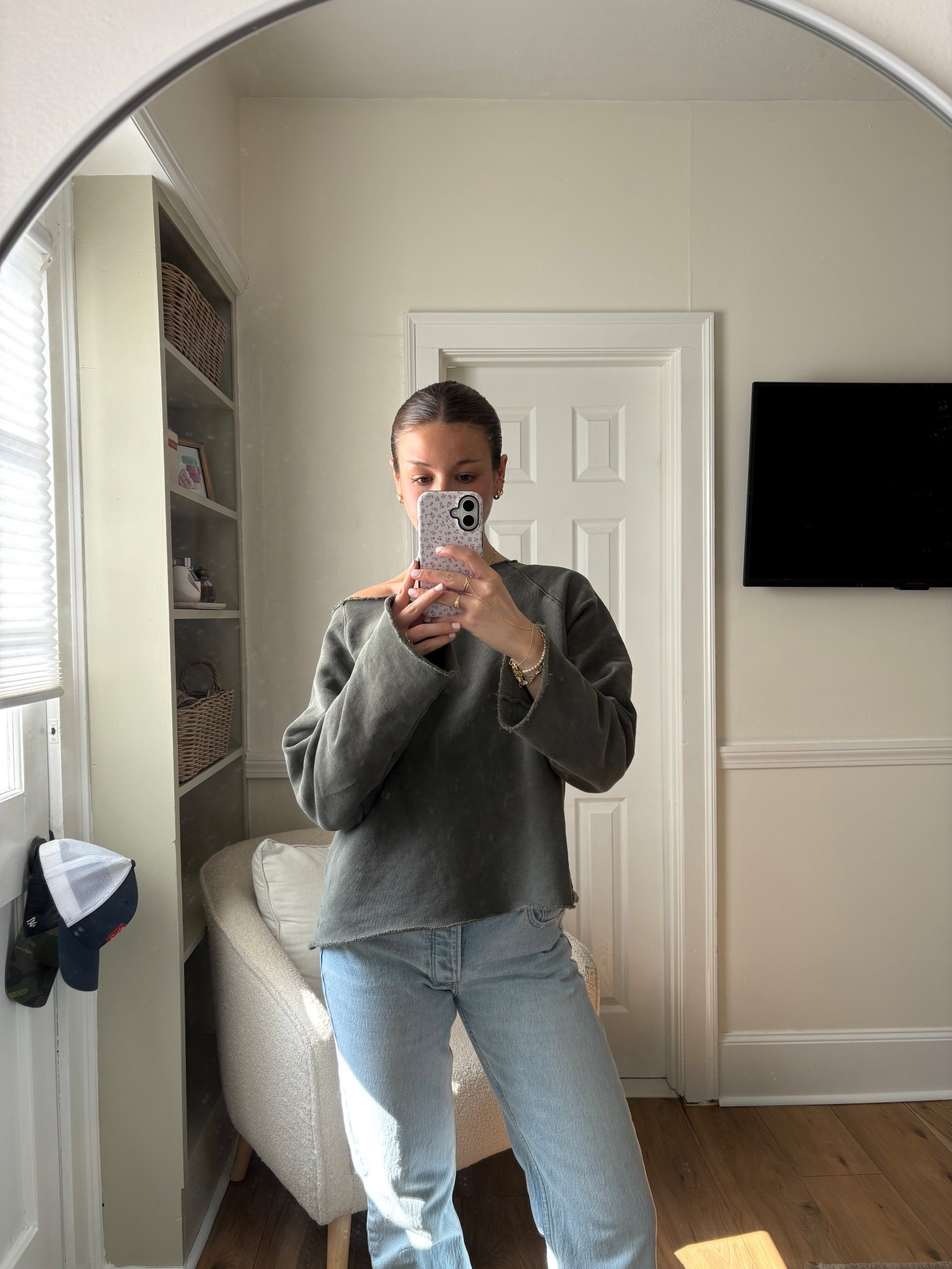 Joah brown off the shoulder crewneck size
Abercrombie baggy jeans size 26 low rise

#LTKSaleAlert #LTKSeasonal #LTKStyleTip