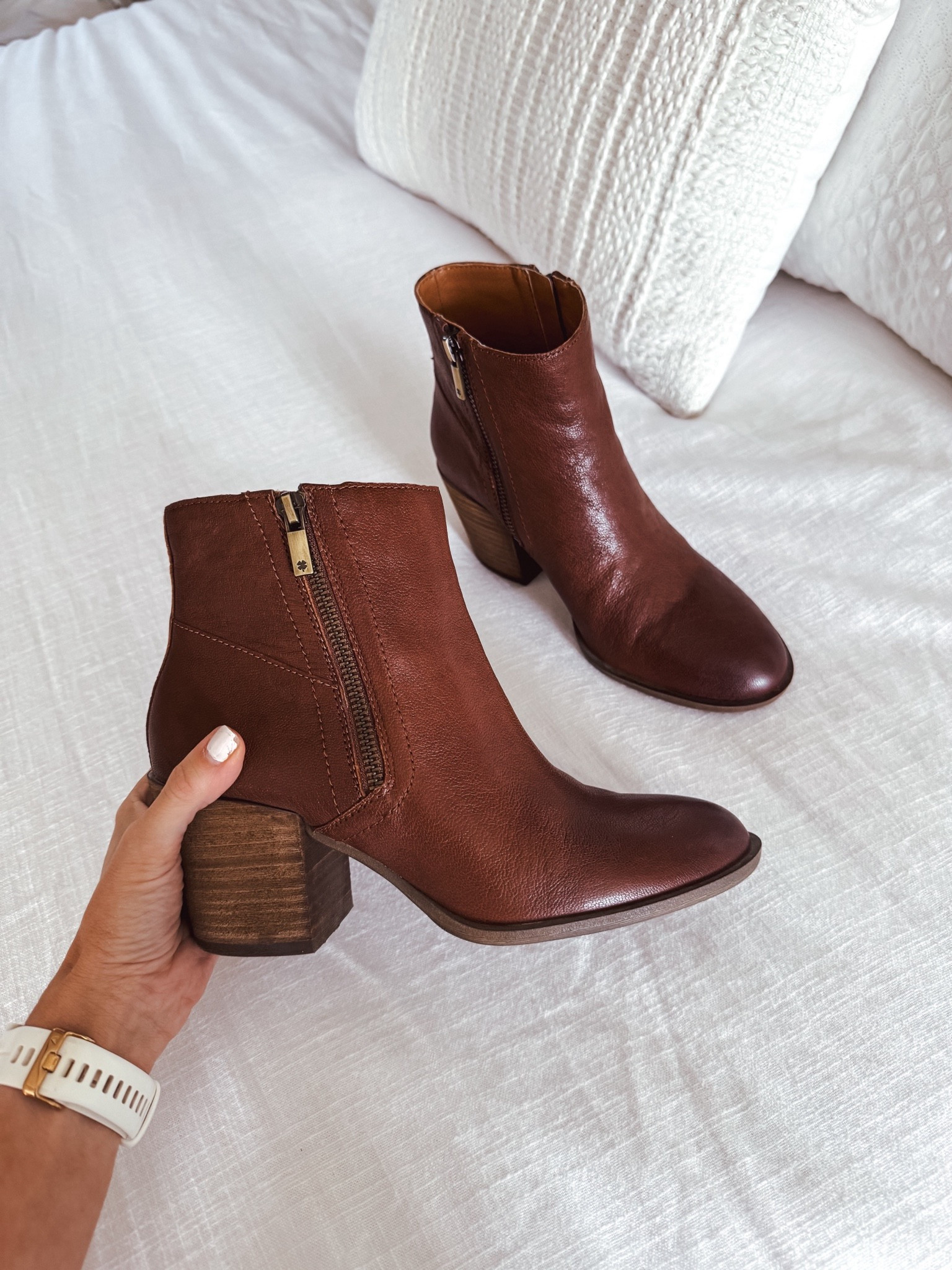 Favorite fall booties! 🤍


Fall outfits // fall fashion // style // lucky brand bamlea bootie // boots 


#LTKStyleTip #LTKSaleAlert #LTKShoeCrush