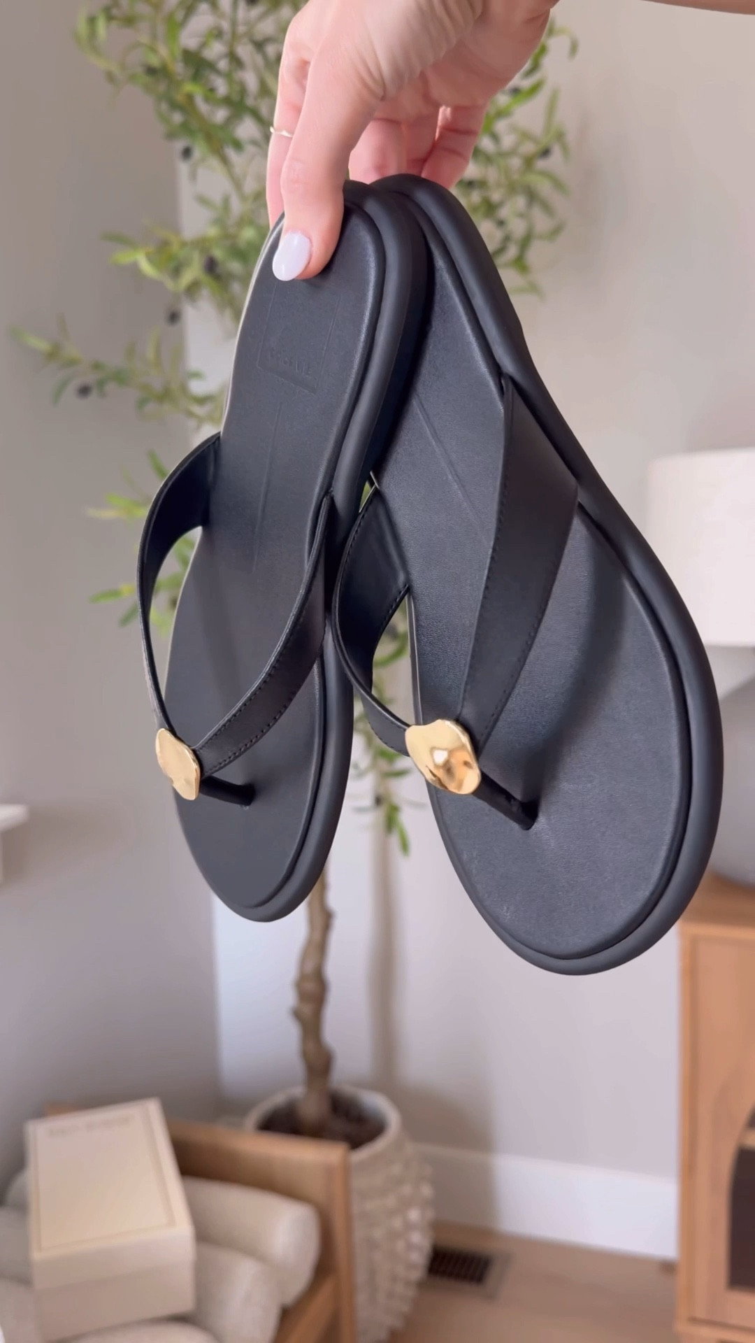 This sandal is your favorite summer flip flop but elevated! The gold detail adds the perfect touch and takes a summer staple to the next level. Dress these up or down

Dolce vita, summer sandals, flip flops, what I’m wearing, sandals 