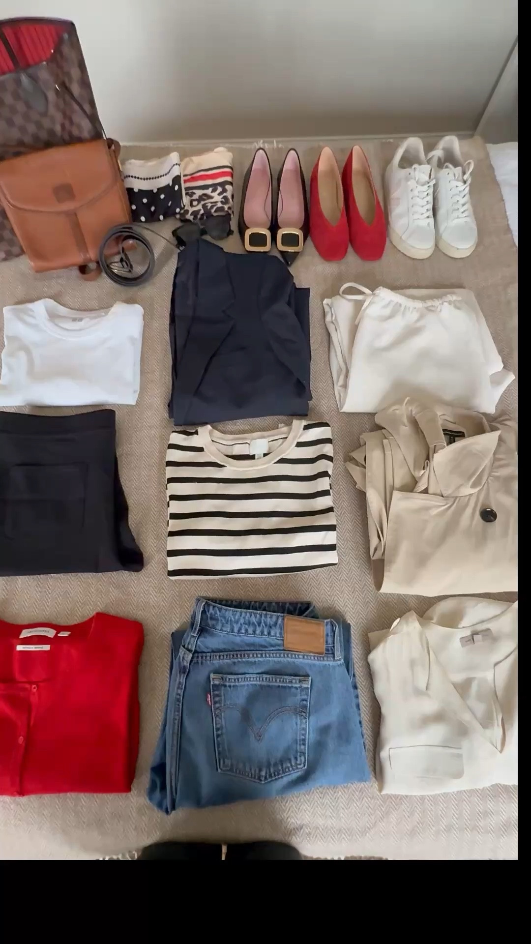 Packing Sudoku
9 pieces
3 tops, 3 bottoms, 3 layering
27 outfits 
Travel changed forever 
This simple grid will take you anywhere! 