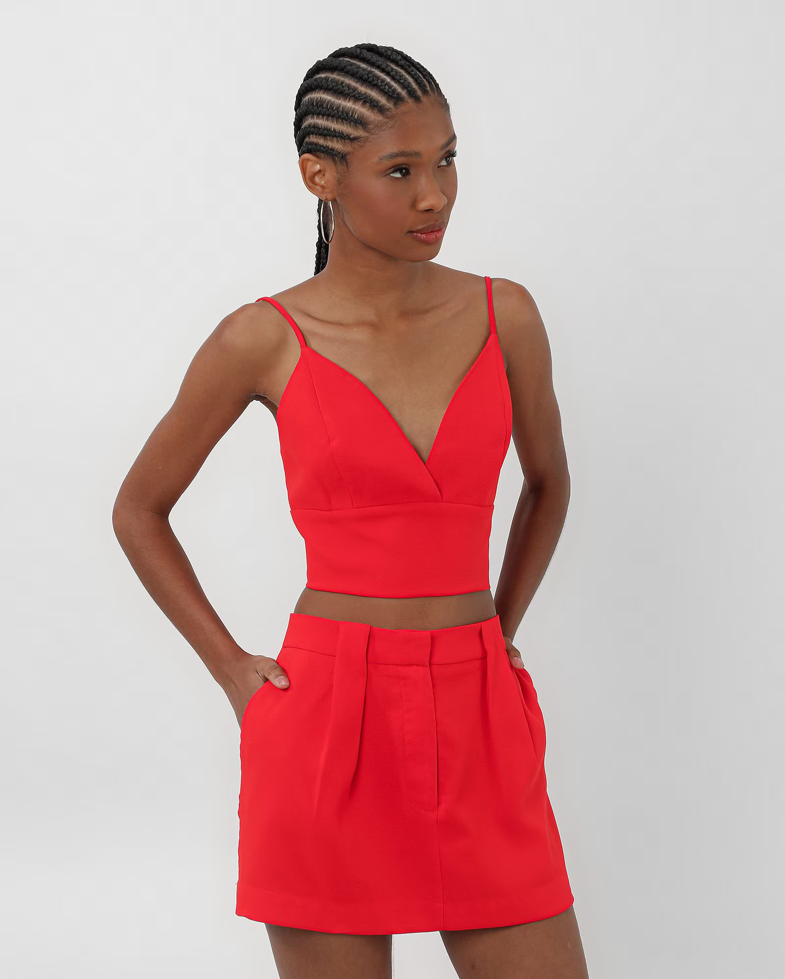 Saia reta curta com pregas vermelha | Pool by Riachuelo | Riachuelo (BR)