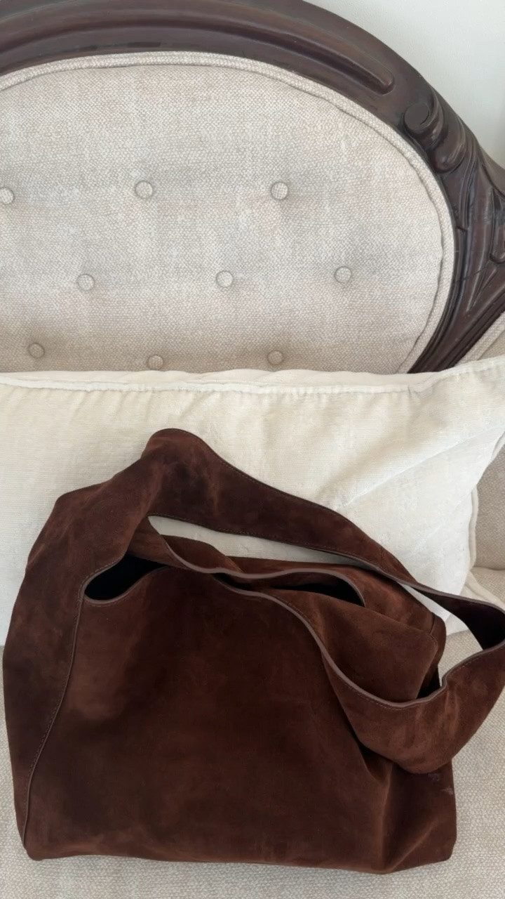 What’s inside my @Quince fall handbag! Plenty of space to hold everything I need. #QuincePartner

#LTKdayinmylife #LTKSeasonal