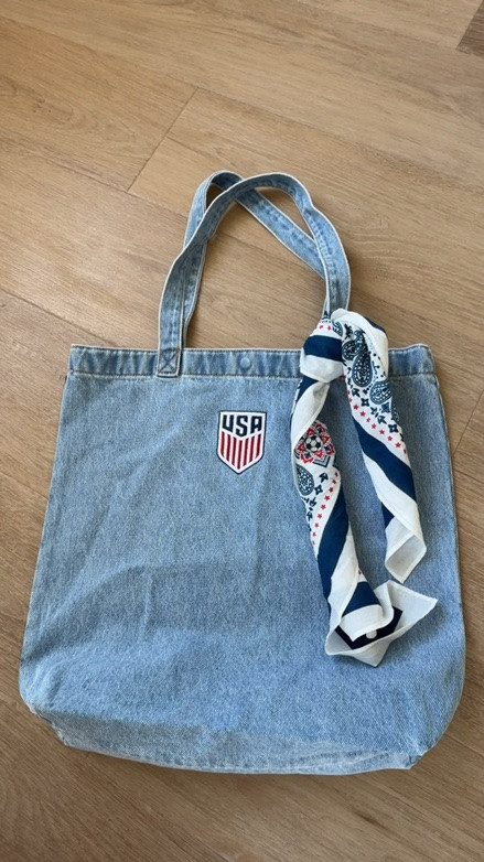 USA tote and scarf how to.

USA outfit, Levi’s ribcage shorts, jean shorts, distressed denim shorts, tote, USA tote, 4th of July outfits, July 4th outfits, sports mom outfit
@levi  #levisltkpartner

#LTKSeasonal #LTKSaleAlert #LTKootd
