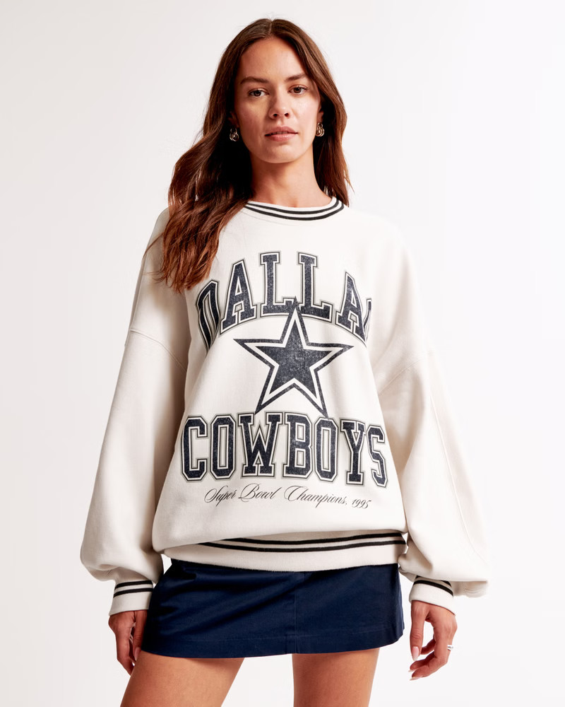 Women's New York Giants Graphic Oversized Sunday Crew | Women's New Arrivals | Abercrombie.com | Abercrombie & Fitch (US)