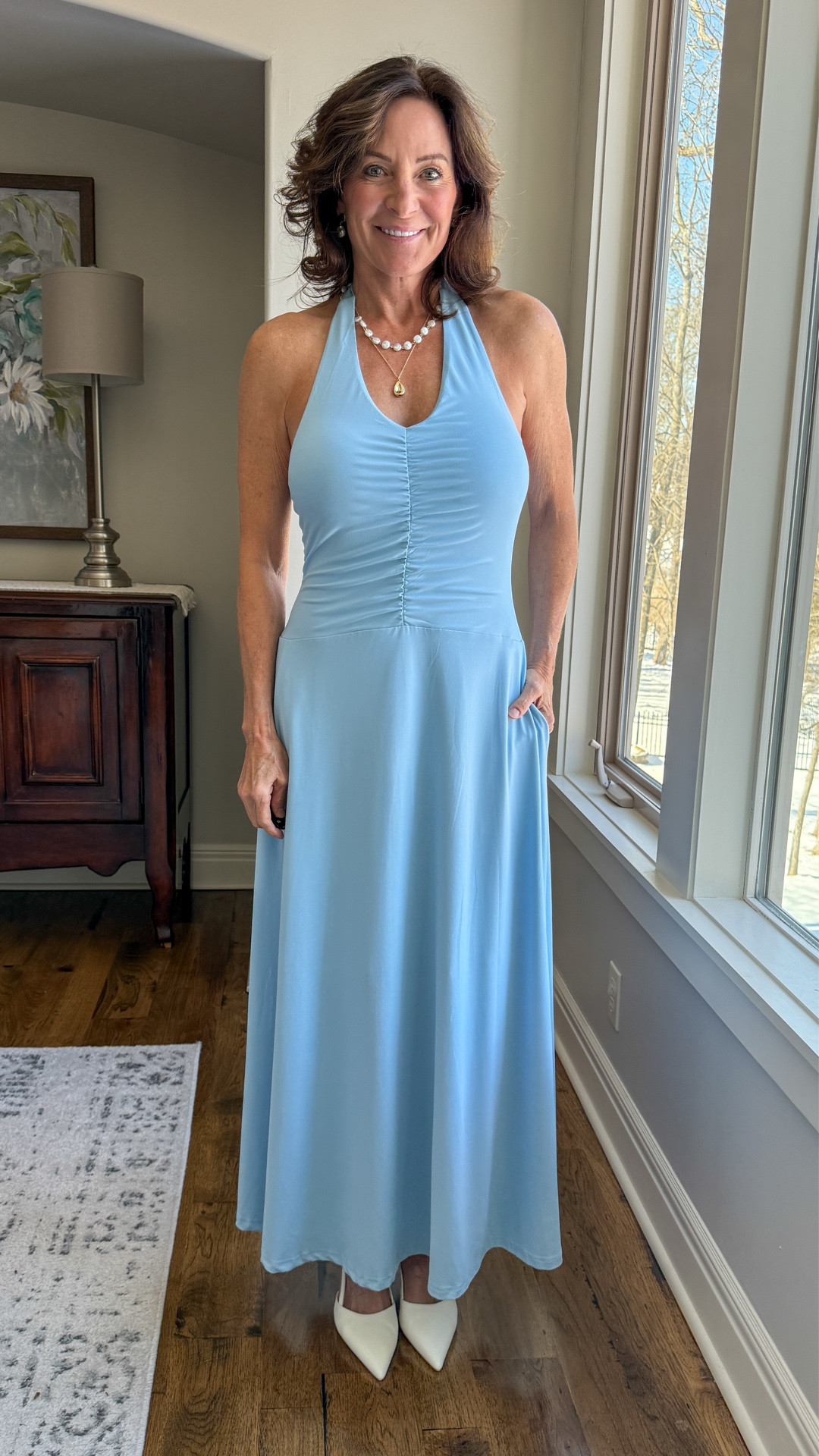 This dress was a pleasant surprise. The color is beautiful, the fit is easy, and it’s incredibly comfortable. One of those throw-on-and-feel-good pieces I’ll reach for again and again.

#weddingguestdress #halterdress