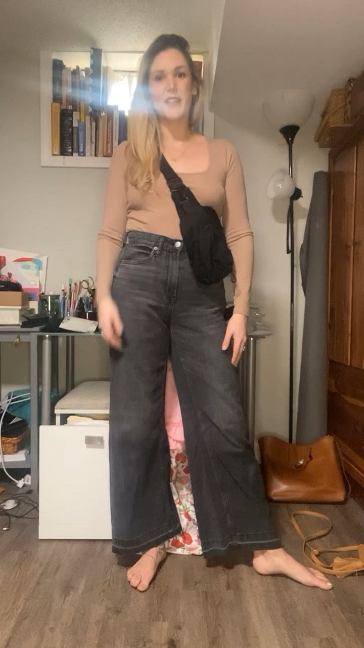 OOTD for an afternoon in the city with 4 moms and 8 kiddos! I went for comfort but cute with no bra and a convenient bag to hold all of the necessities! For a seamless look with no bra you can’t beat Cakes Body covers. They don’t have adhesive and stay put without that annoying ring! Use my code: CAROLINESOWARDS for 10% off! 

#LTKfamily #LTKstyletip #LTKfindsunder50