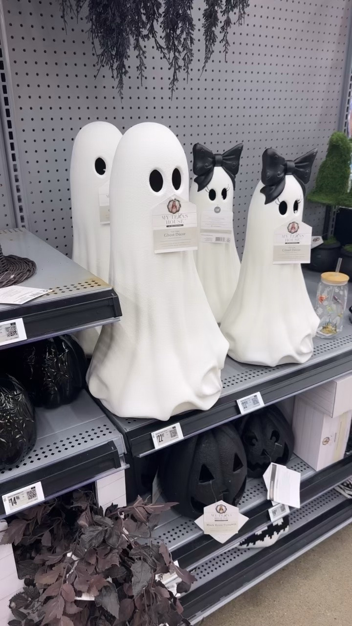 These ghost are selling fast and SOOOOO  cute 👻👻👻