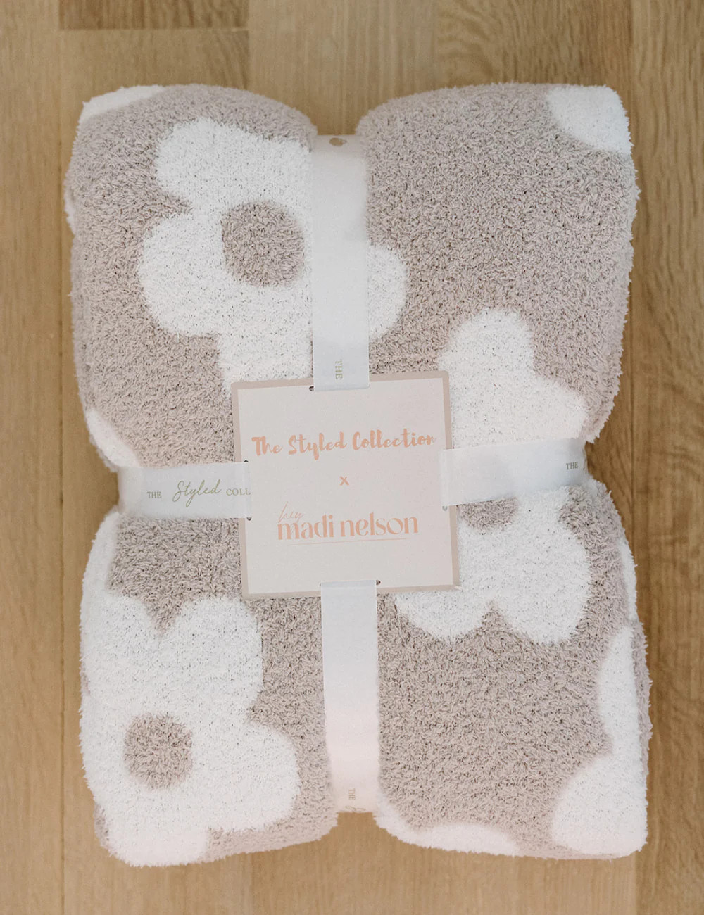 TSC x Madi Nelson: Daisies in Bloom Buttery Blanket | The Styled Collection