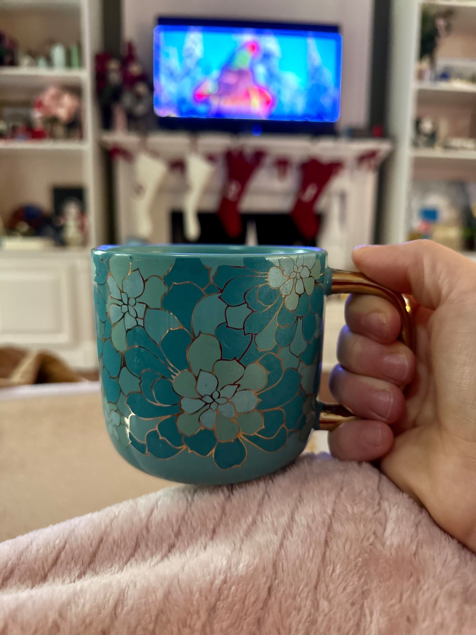 Cozy, rainy morning drinking out of my favorite budget-friendly coffee mug. 🫶




#LTKGiftGuide #LTKmomlife #LTKdayinmylife