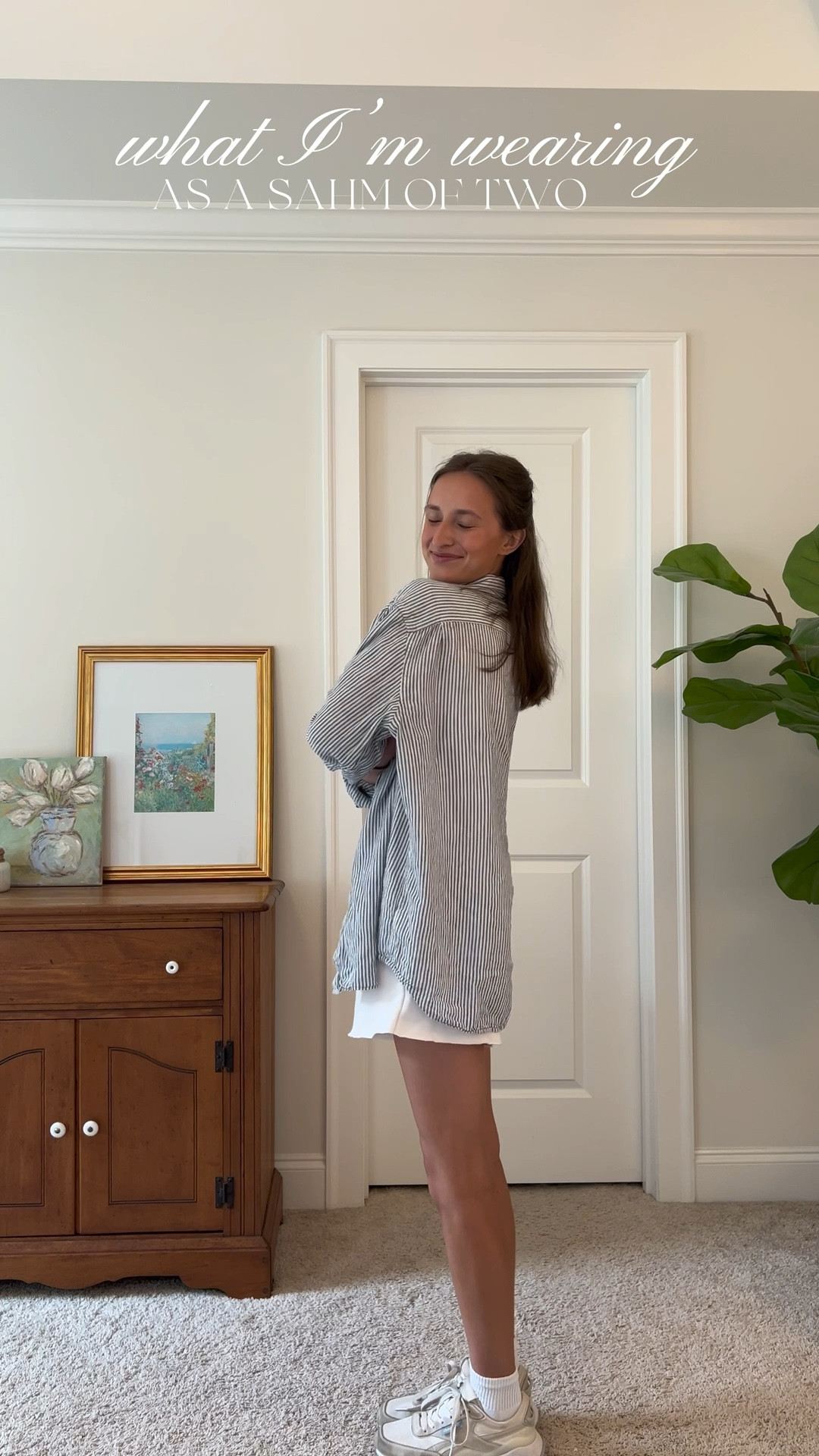 here’s what I’m wearing to a lil library play date this morning! 🫶🏼🤭 I hope you have a greaaat day✨ 

#sahmoutfit #sahmootd #momoutfit #momstyle #sahmstyle #nancymeyers #momfit #sahmfit #ootd 