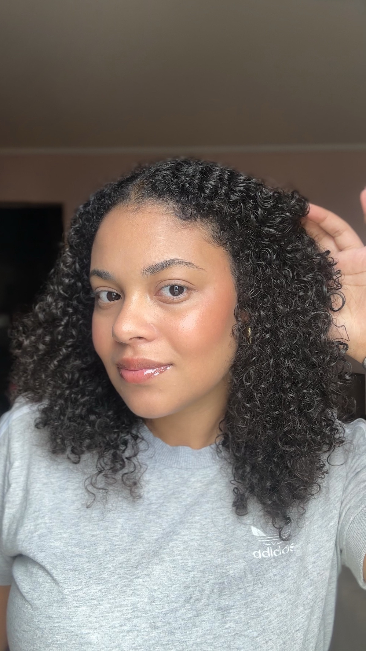 O dia acordou cinza aqui em São Paulo e a vontade de ficar na cama foi grande, mas eu decidi me maquiar para me animar... Uma mistura de girls math com girls therapy! É assim com vocês por aí
também? 👀✨

#LTKbrasil #LTKbeleza