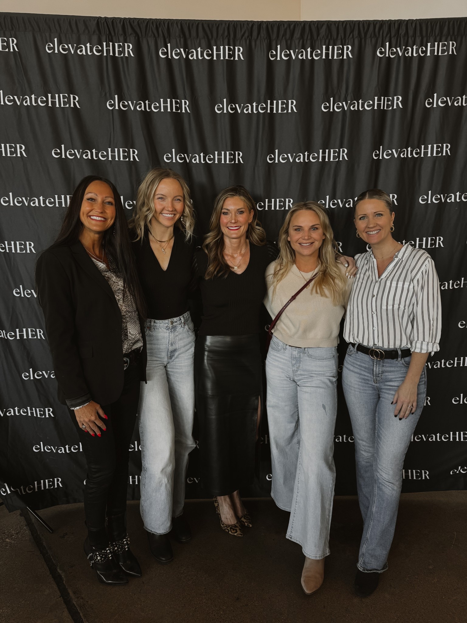 Levi jeans, 318, light jean. 

#LTKWorkwear #LTKFindsUnder100 #LTKSaleAlert