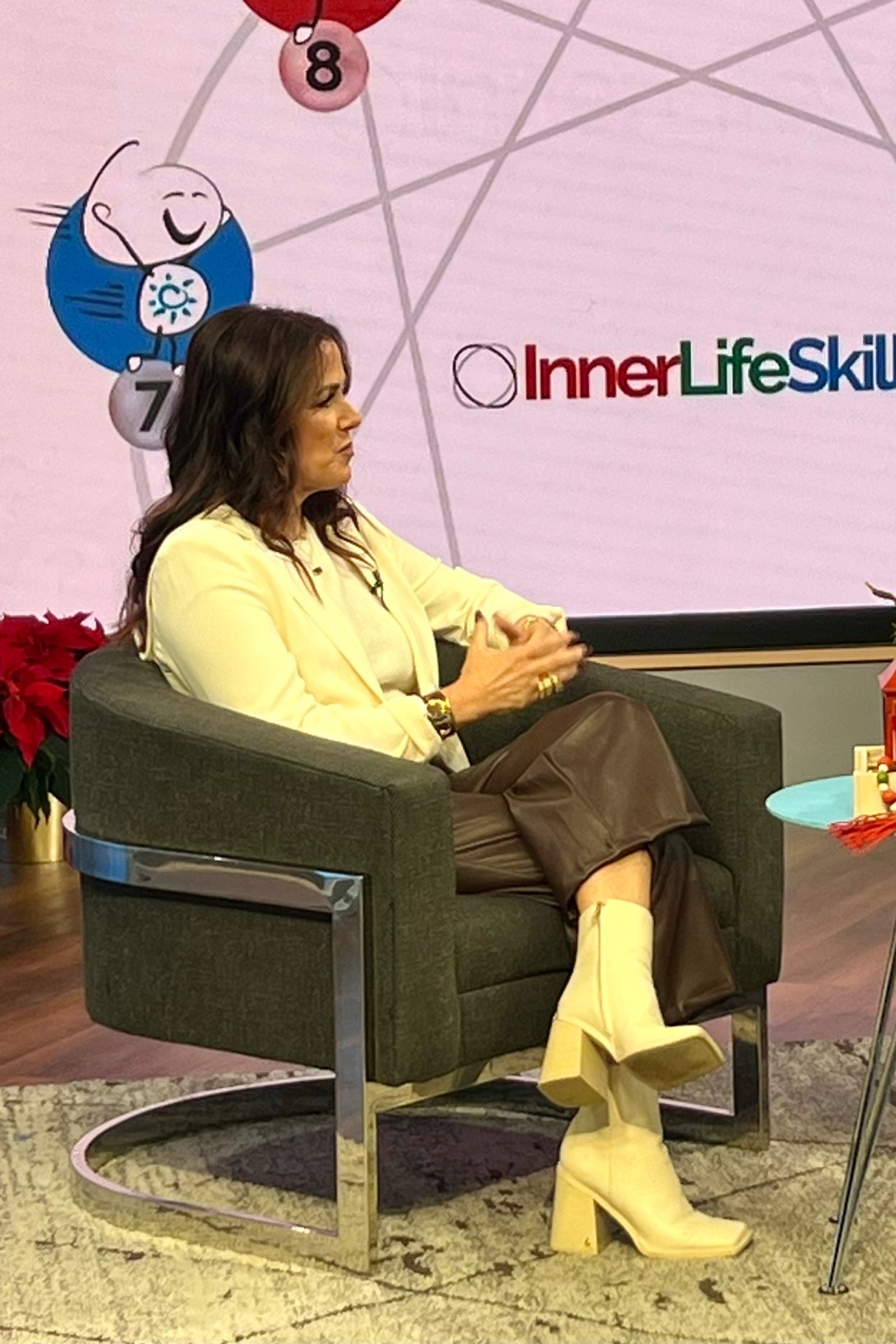 I love a good jacket or blazer. I don’t work in an office (and haven’t for years) but they’re a great layer to take your look more professional when needed, but great for casual wear too 

#LTKStyleTip #LTKOver40