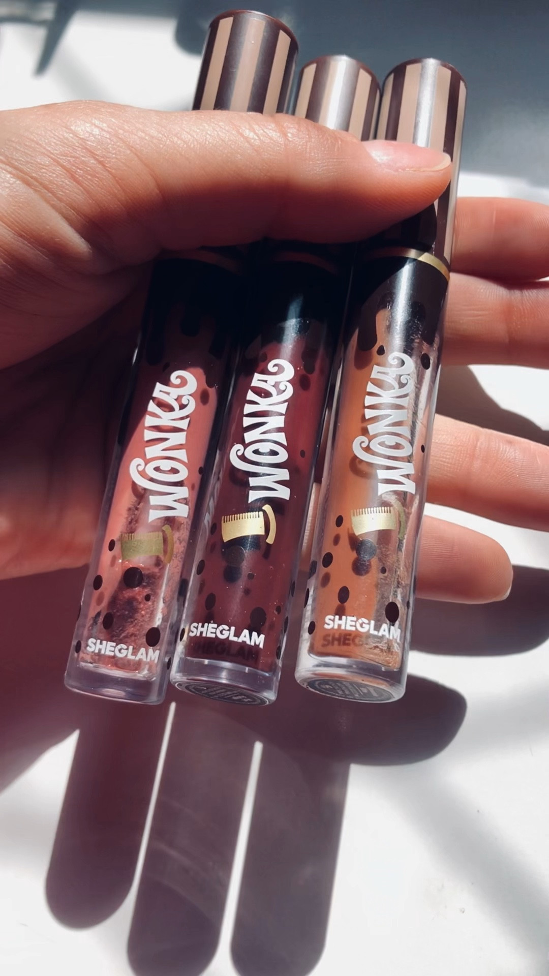 Pra não ficar de fora da #latteemakeup trend separei meus lápis e gloses queridinhos que tem super essa vibes. A coleção Wonka da @sheglam_official além de ter cores super neutras de café com leite, tem um cheirinho delícia de chocolate 🍫  Quem já ama essas cores? Me conta aqui ☕️🥛

#LTKxNSale #LTKbrasil #LTKbeauty