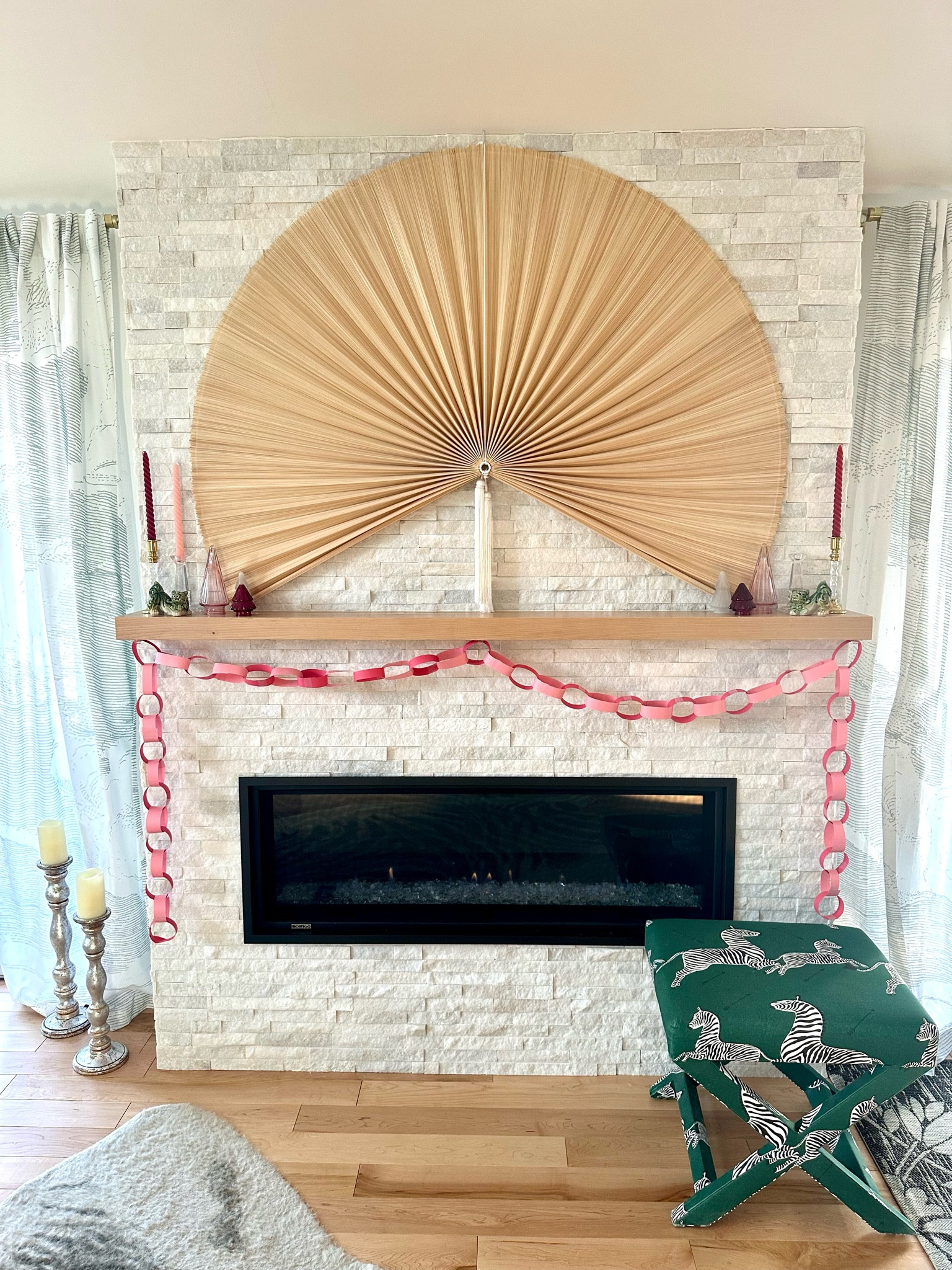 💖The countdown is on…

❓Were countdown chains part of your childhood?! Or Does your family use them today? 

👸 my 5yo daughter and I have been making count- down chains for years now

✨ it’s something I loved from my childhood and feels amazing to recreate the magic with my family 

🔗 Vera loves removing a link from the chain each morning & telling us how many days are left 

❤️ this year we did alternating pink and red links to go with our Valentine’s Day decor 

🫶50 days until spring break in SoCal 

☀️ we will be visiting family & friends 

🏰 taking the kids to Disneyland & Leggoland 

🤩 we are beyond excited! 

🛍️ Shopping links for all Valentine’s Day decor pictured here and gift guides are in my @ltk.home shop & in highlights

💌 9 days until Love Day 

#creativemom #magicmoments #familyhomes #cozyhomedecor #homesweethome🏡 #eclectichome #modernmama #modernhomedesign #valentinesday #valentinesdaydecorations #fireplacemantel #fireplacedecor #howihome #makehomeyourhaven #makehomeyours #popofcolor #homelovers #artlover🎨 #loveyourhome #virtualdesigner #gratefulheart #goodvibes #cozyvibe #februaryvibes #mothersaremagic #newhomeowner #homelove #homeiswheretheheartis❤️

#LTKGiftGuide #LTKhome #LTKfamily