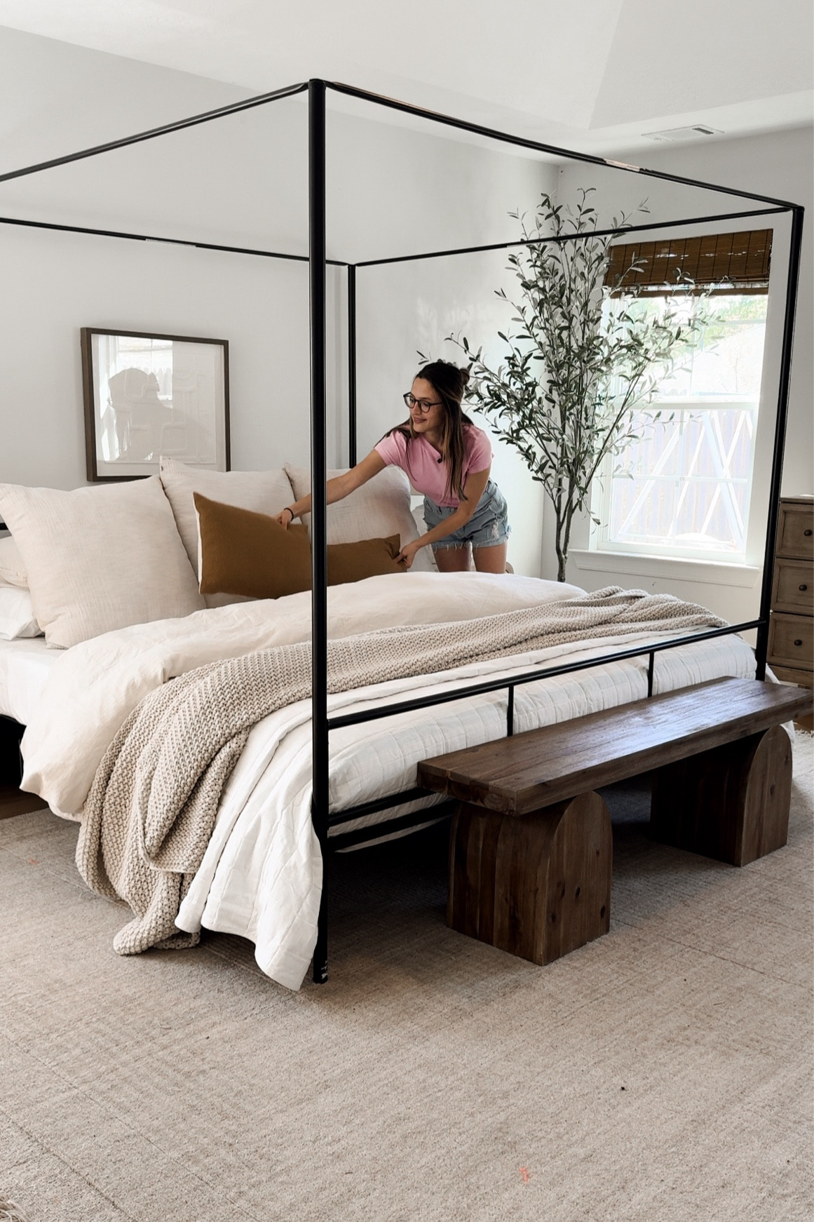 Been getting so many questions about my bench at the end of my bed!! It was a HomeGoods find but I’ve linked similar options here 

#LTKhome