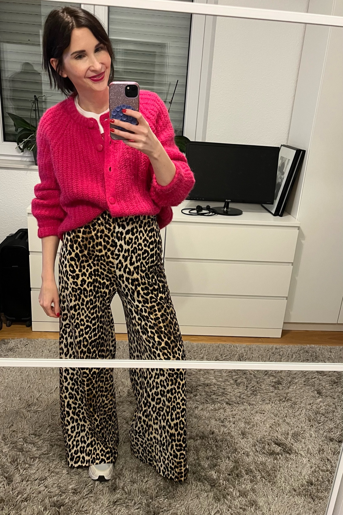Ein pinker Woll-Cardigan macht im Winter gute Laune 💗🐆 Hier kombiniere ich ihn statt Jeans mit einer Leo-Hose 😍

#animalprint #pink #cardigan

#LTKstyletip #LTKdeutschland #LTKwinter